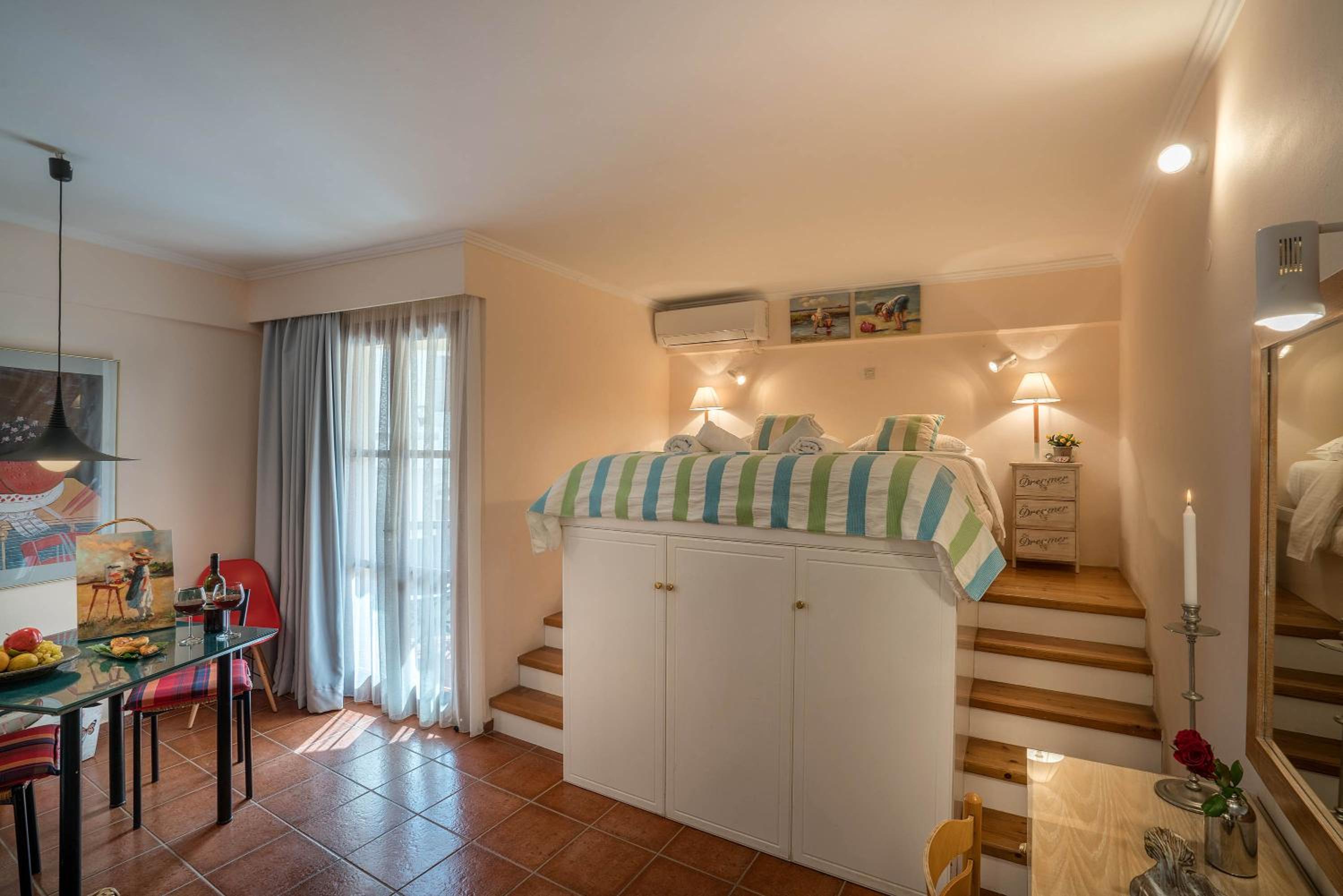 Studio Apartment photo 1