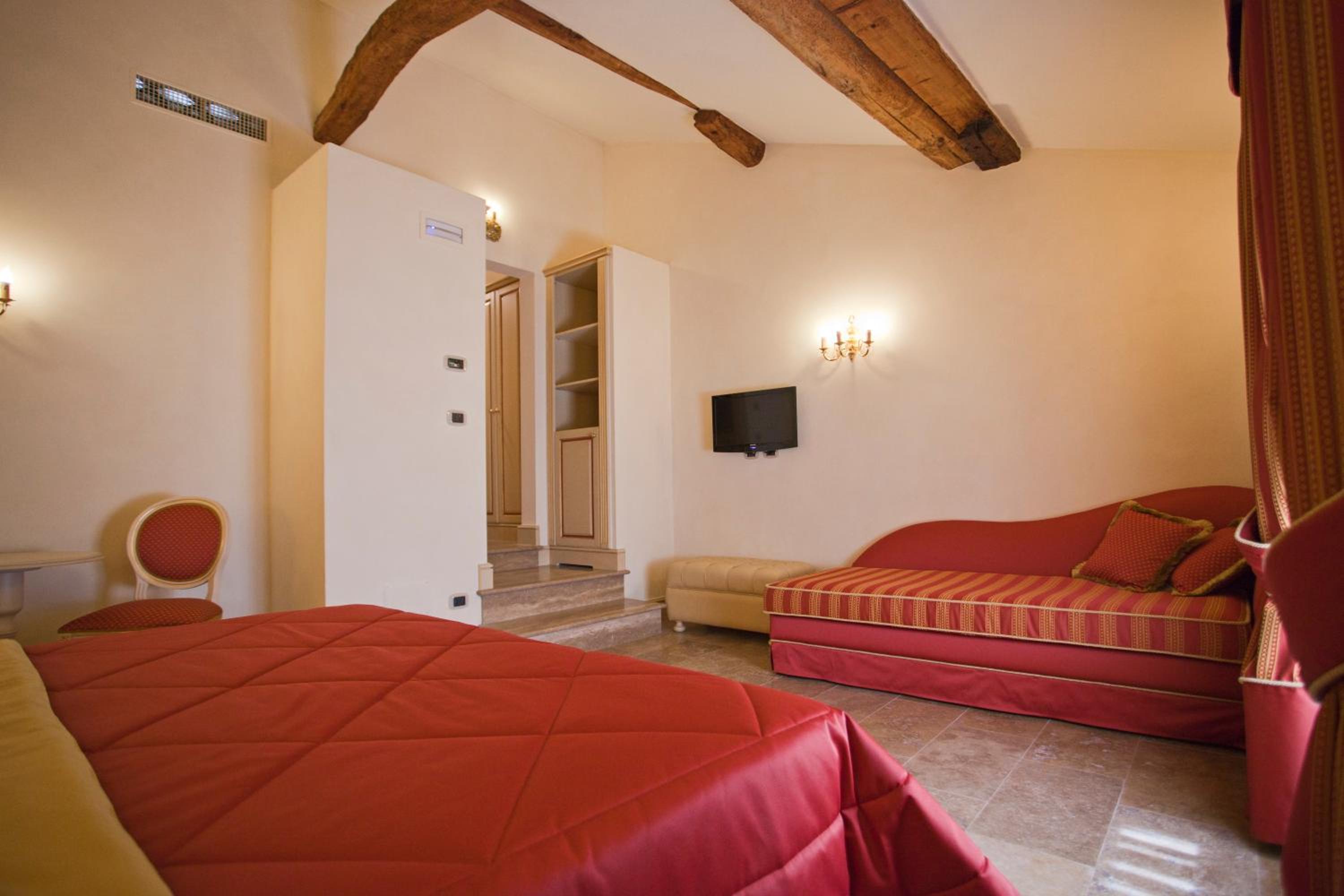 Triple Room - Photo 1