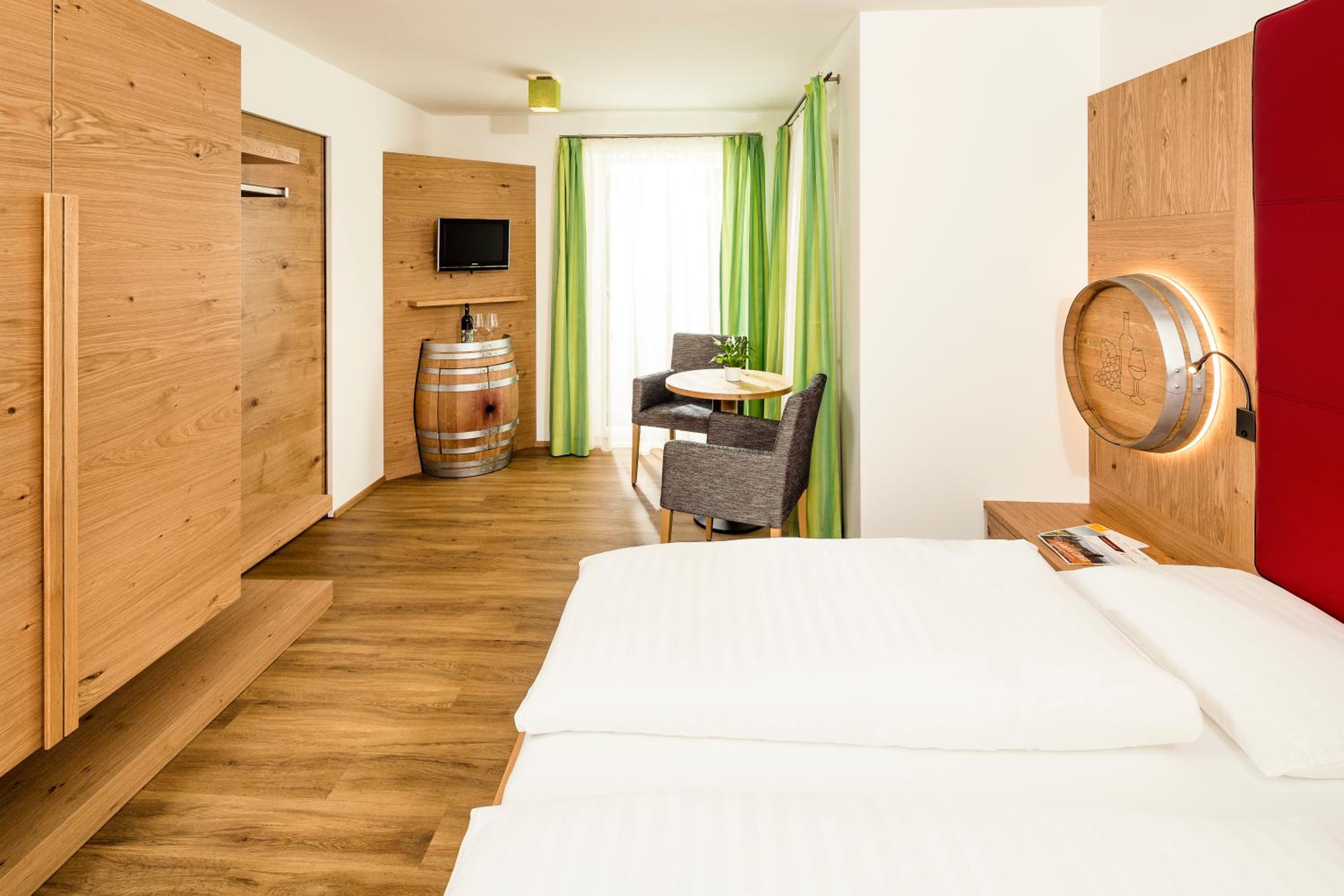 Deluxe Double Room with Balcony photo 1