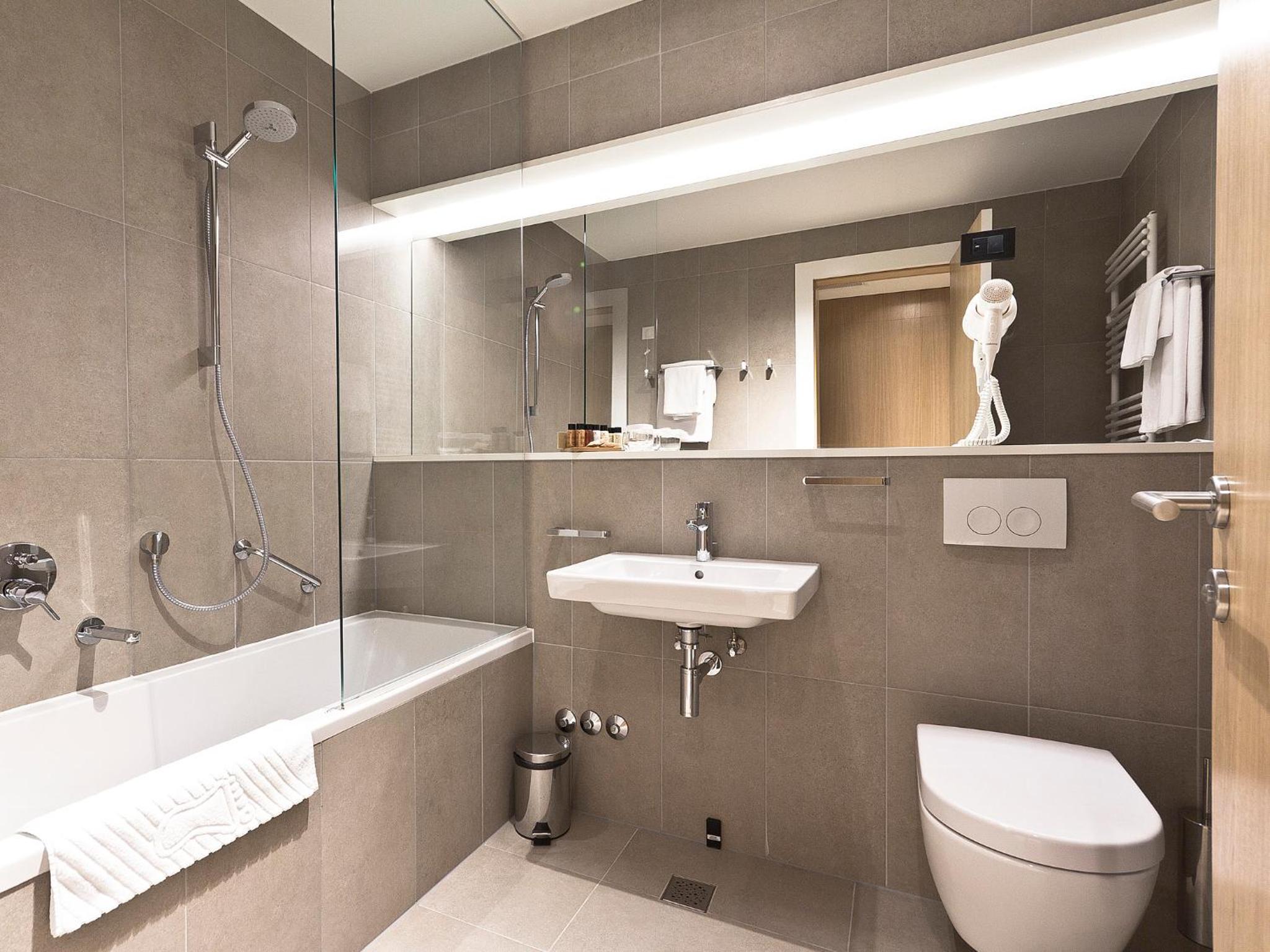 Deluxe Double or Twin Room - Photo 5
