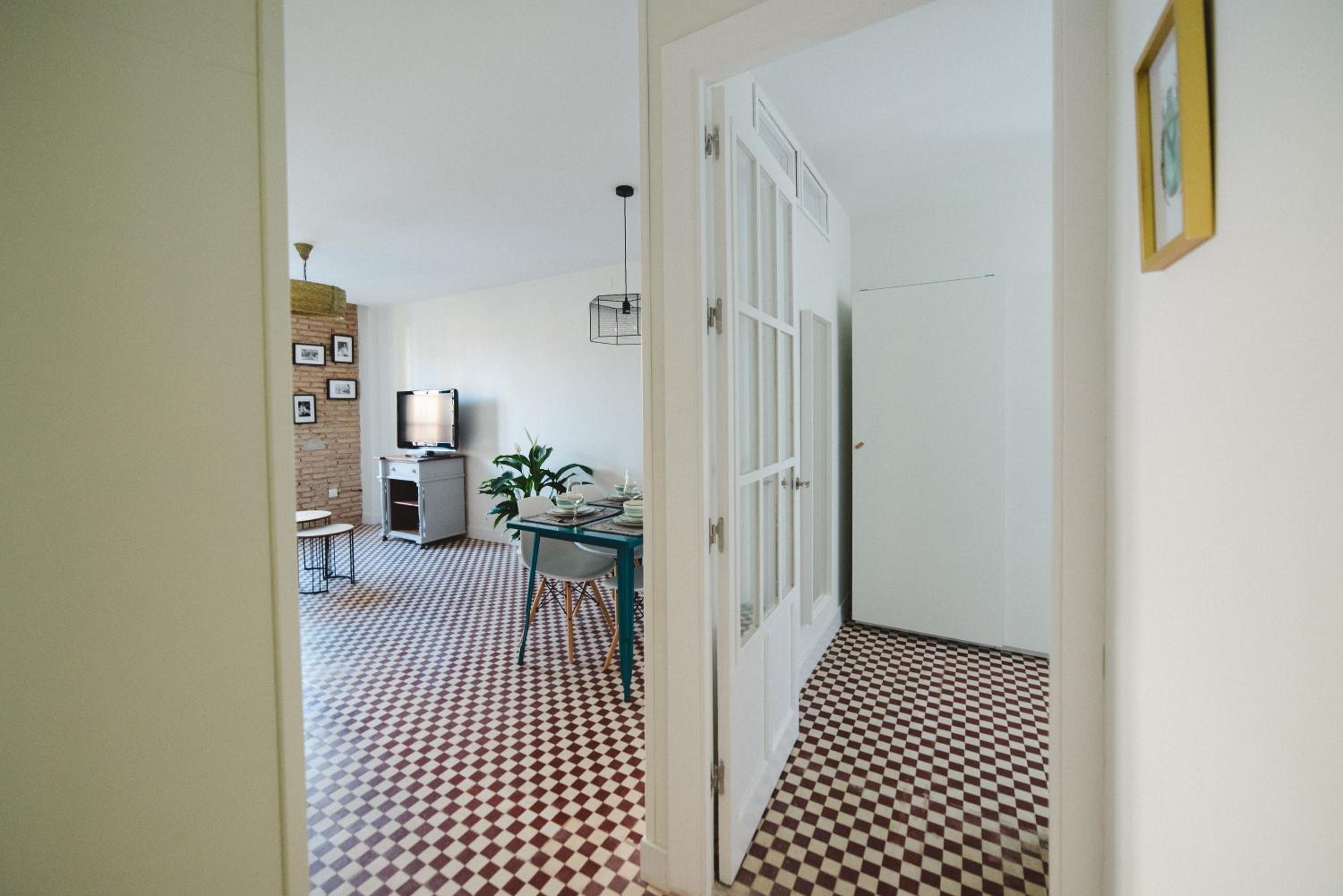 Apartment with Balcony - Photo 20