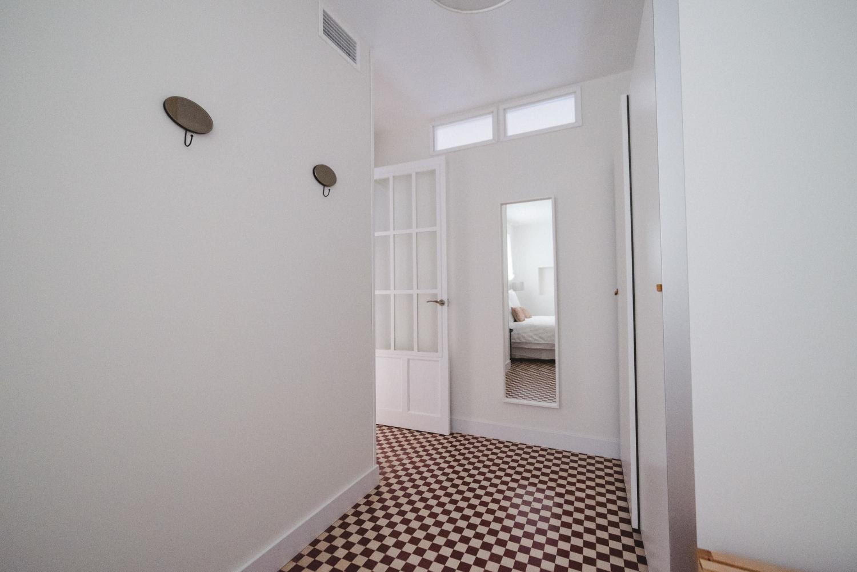 Apartment with Balcony - Photo 19