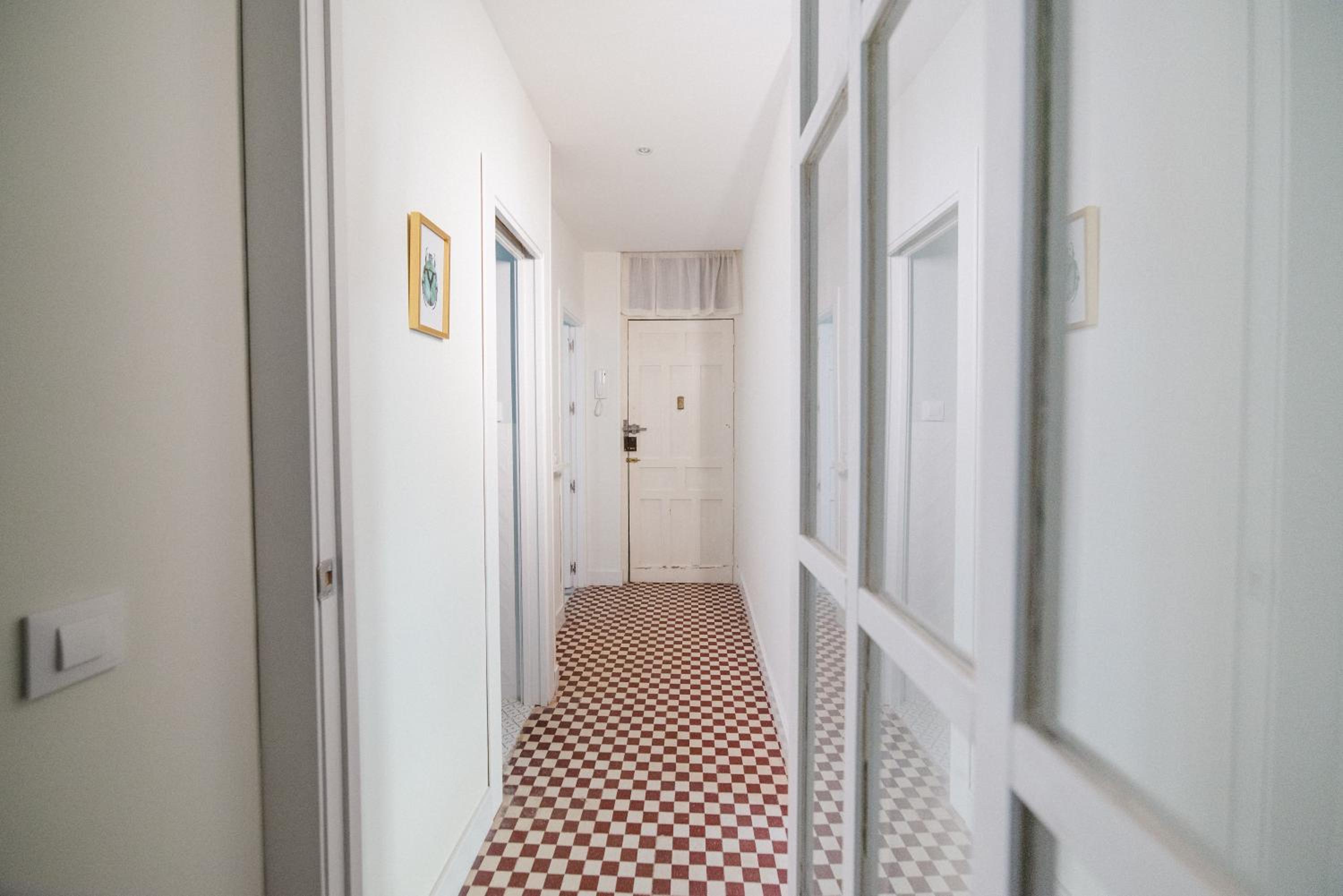 Apartment with Balcony - Photo 15