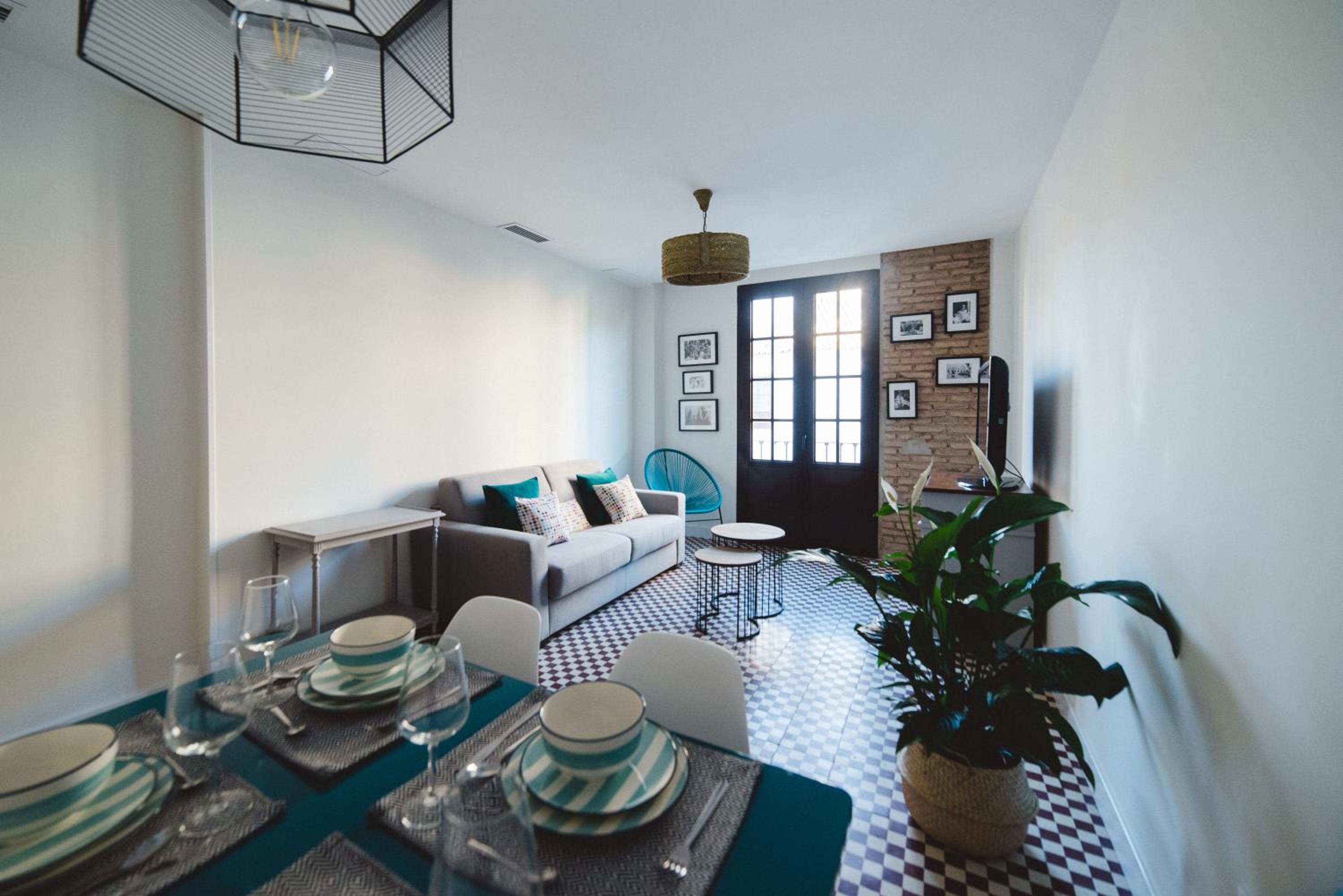 Apartment with Balcony - Photo 14