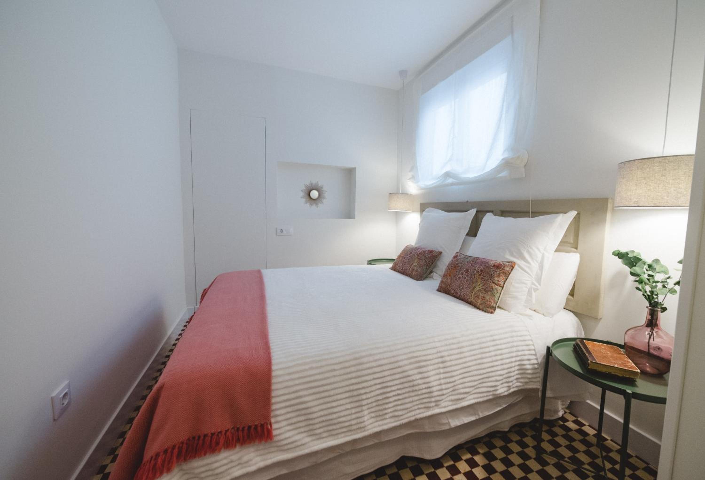 Apartment with Balcony - Photo 12