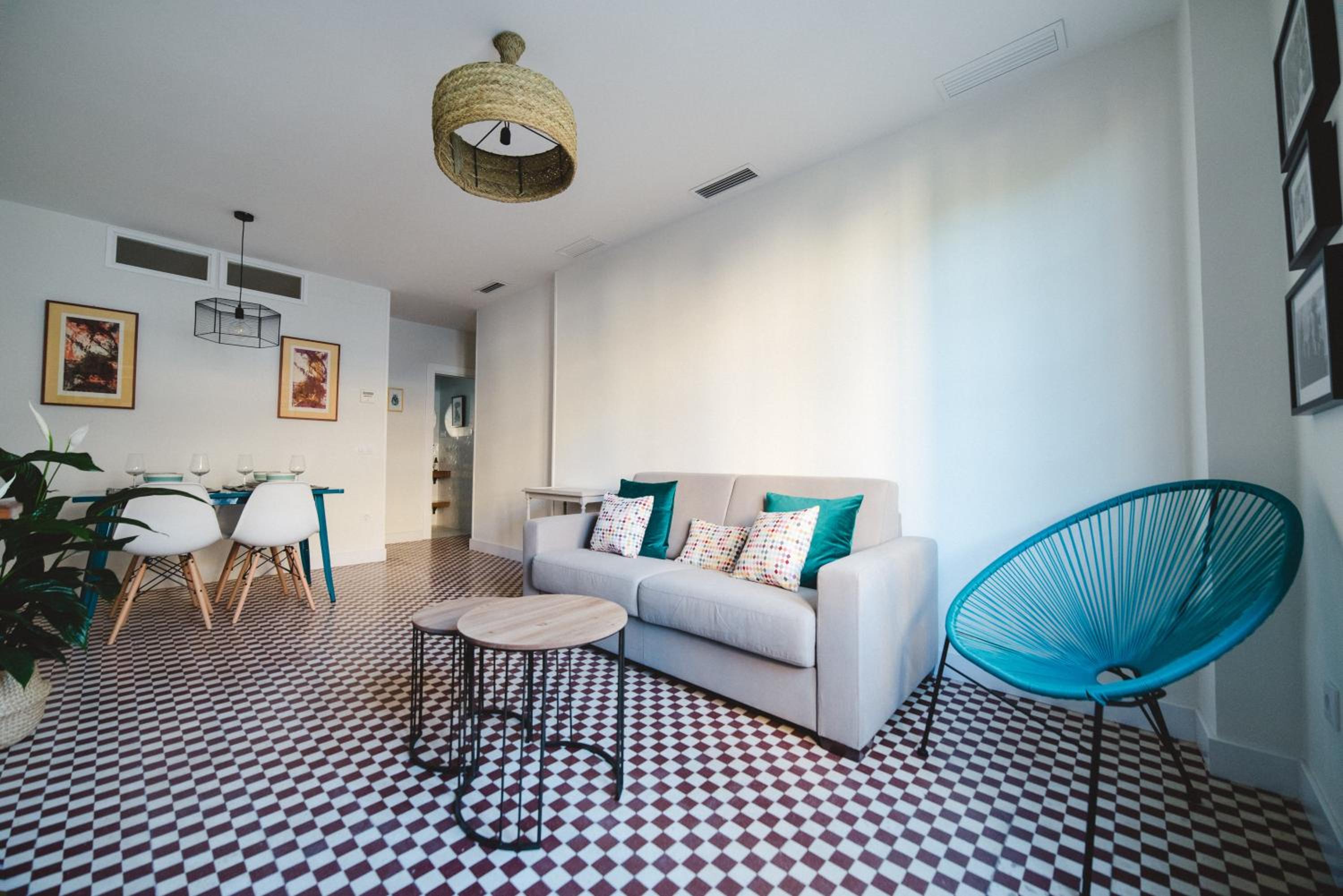 Apartment with Balcony - Photo 8