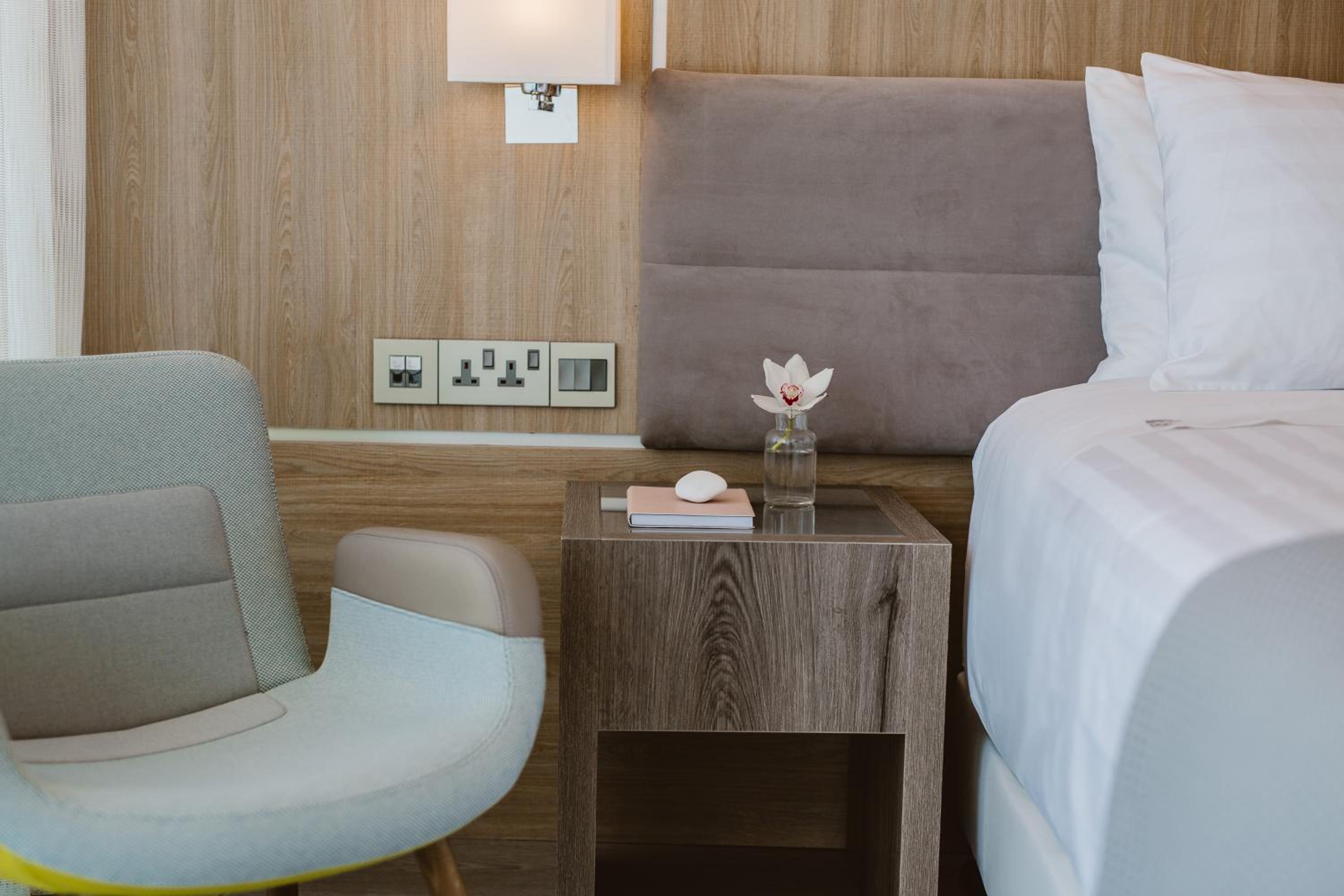 Junior Suite with Inland View (Disability Access) photo 3