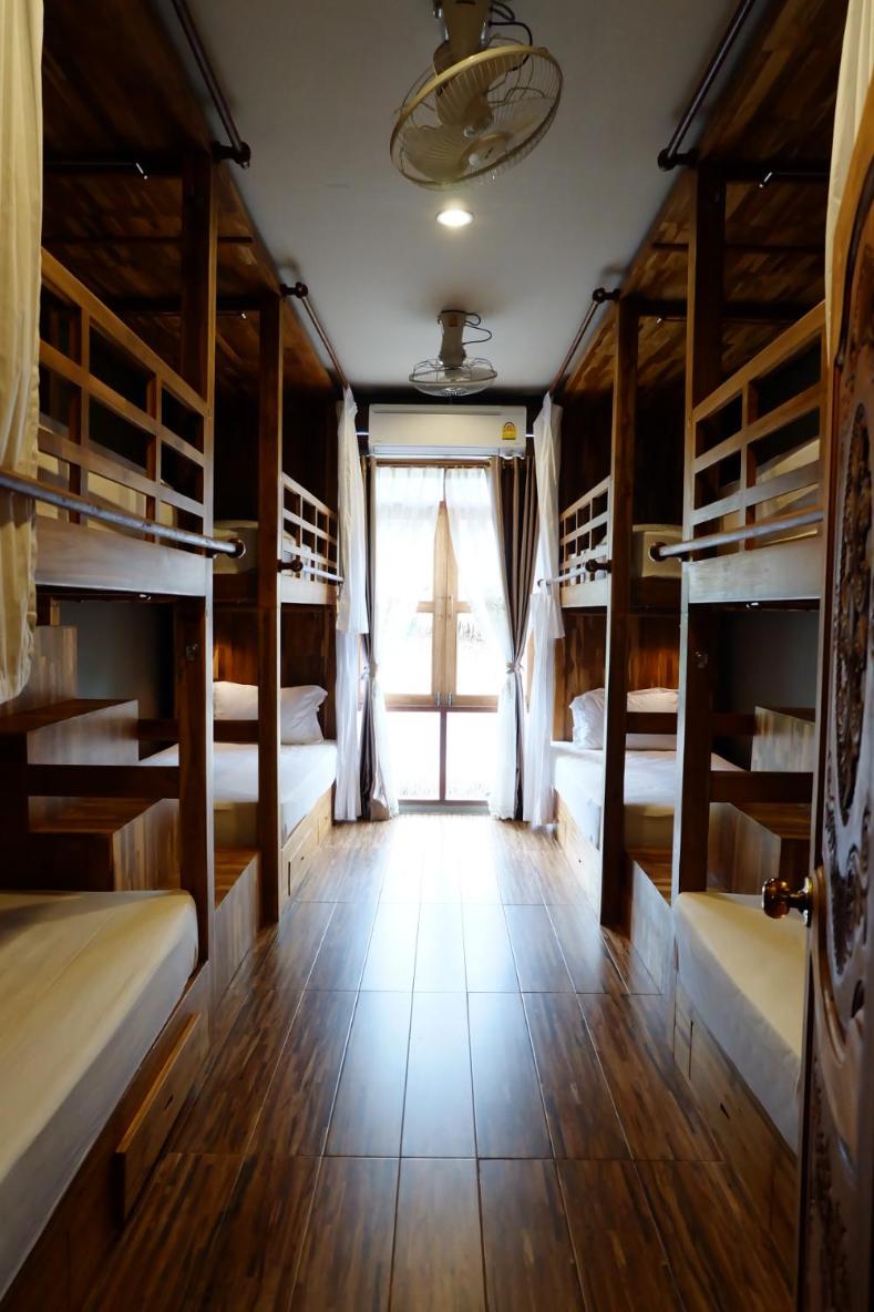 Posto Letto in Dormitorio Misto con 8 Letti