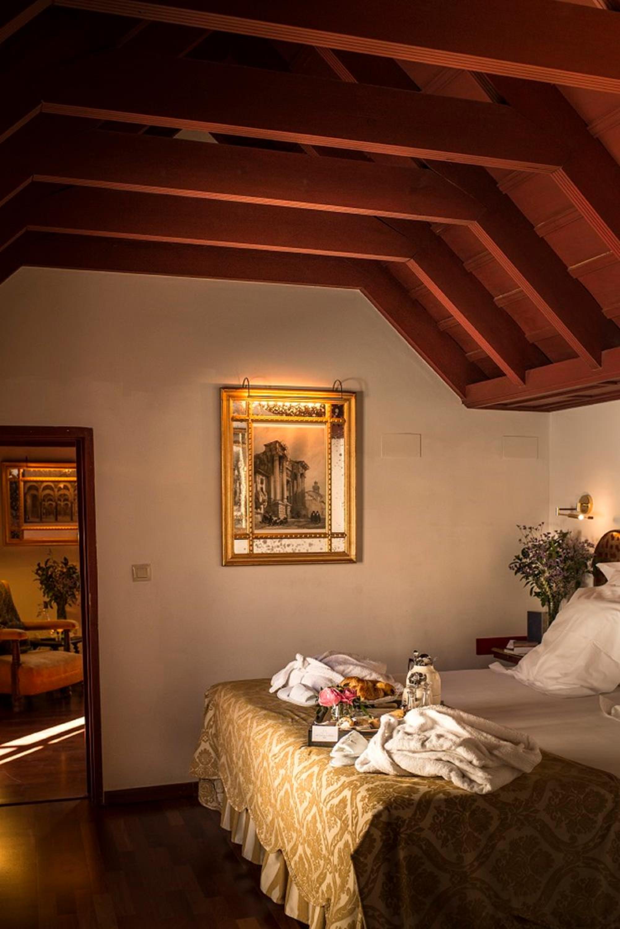 Junior Suite with views - Photo 3