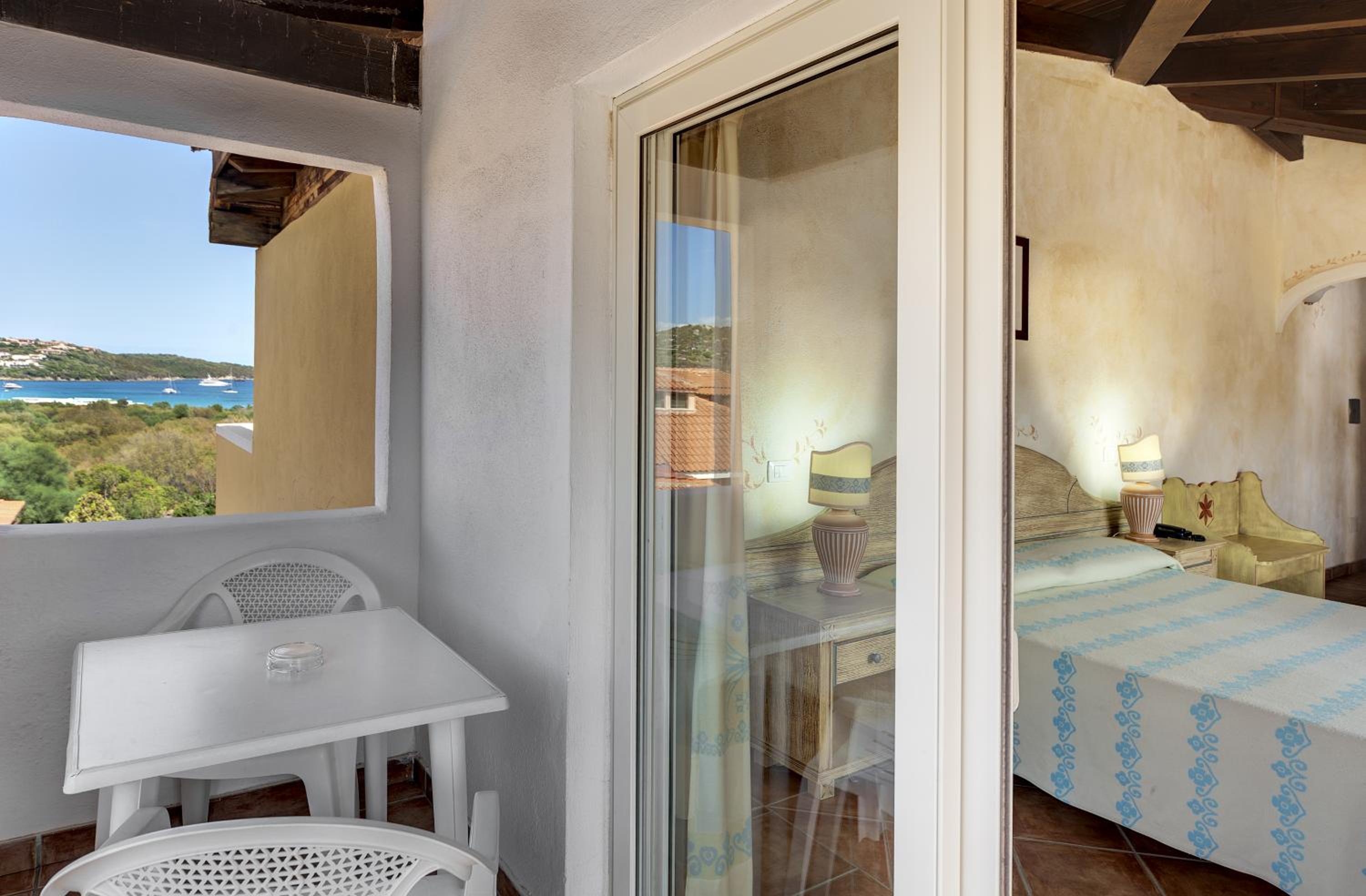 Double or Twin Room with Side Sea View and Balcony - Photo 1