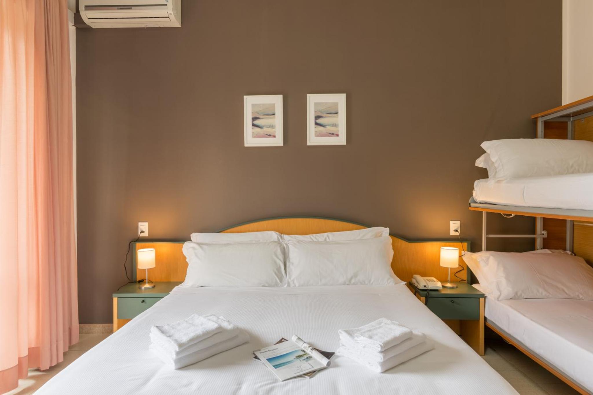 Quadruple Room with Balcony photo 2