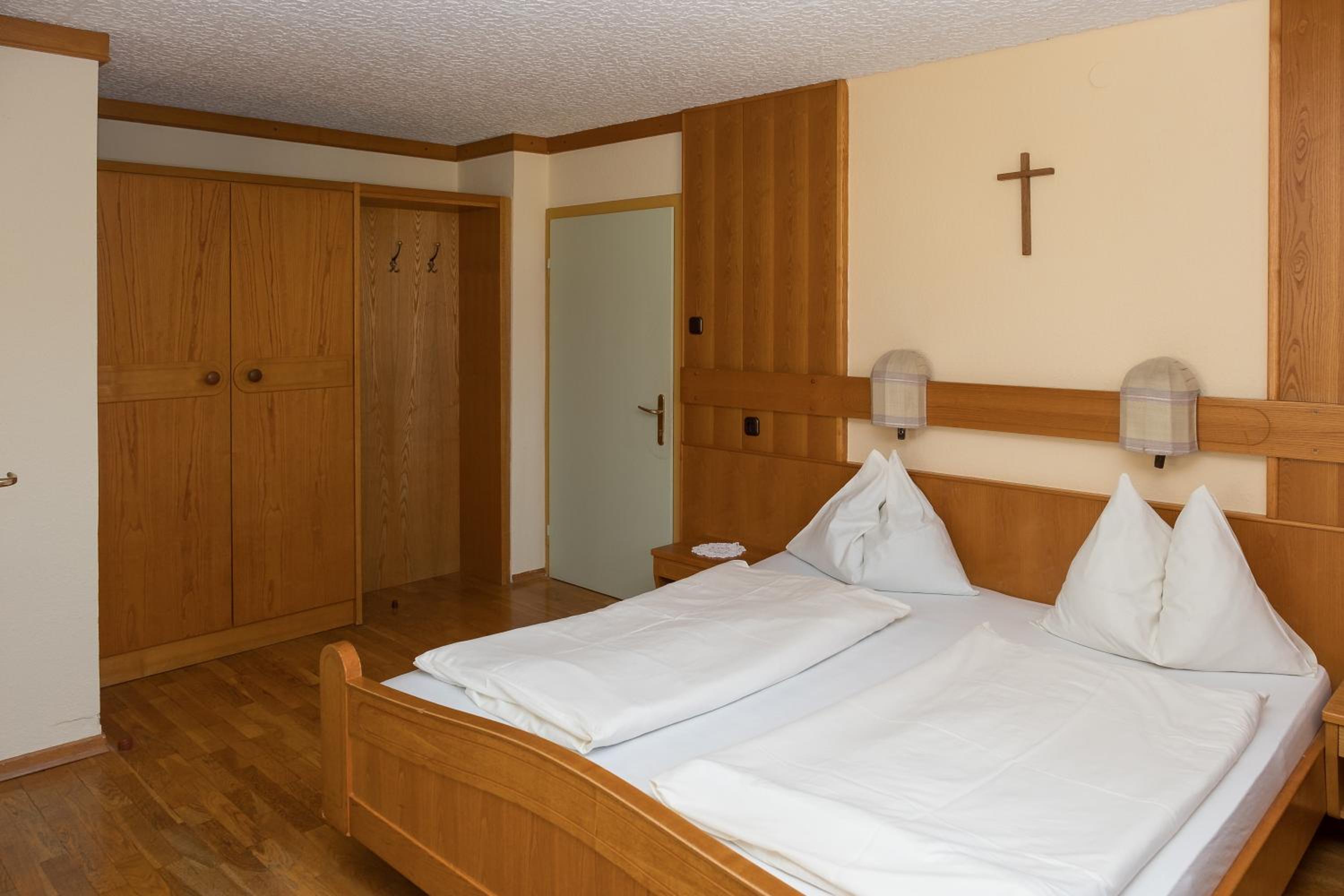 Standard Triple Room - Photo 2
