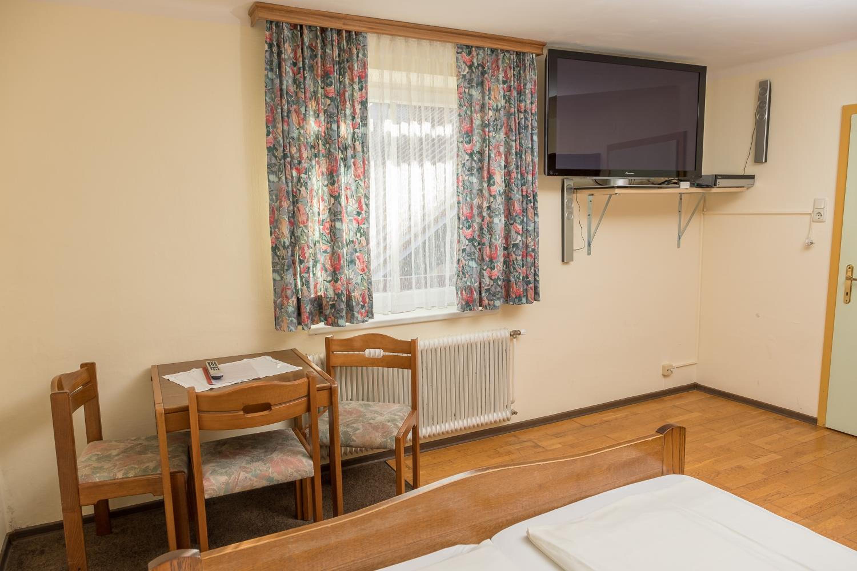 Standard Triple Room - Photo 8