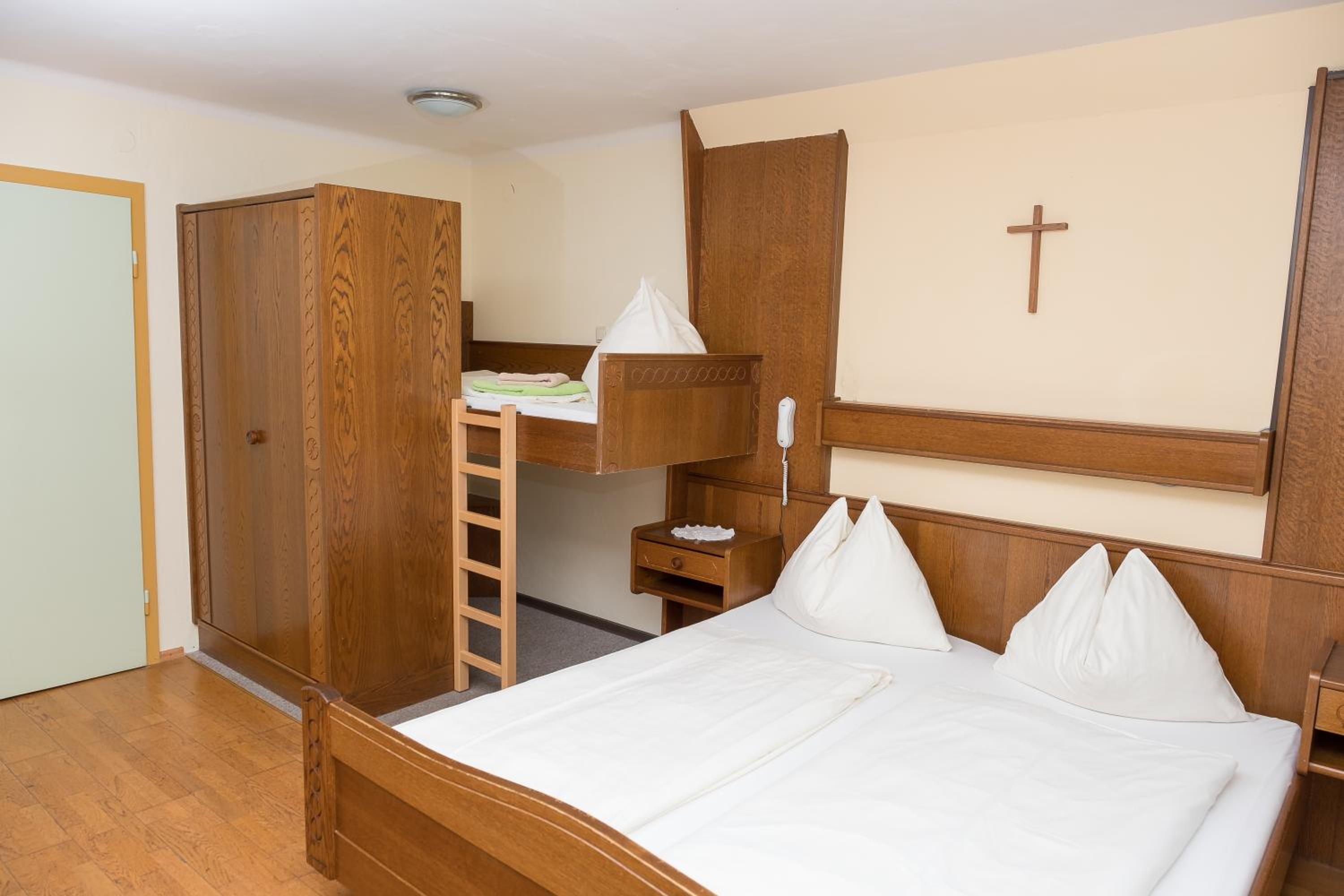 Standard Triple Room - Photo 7