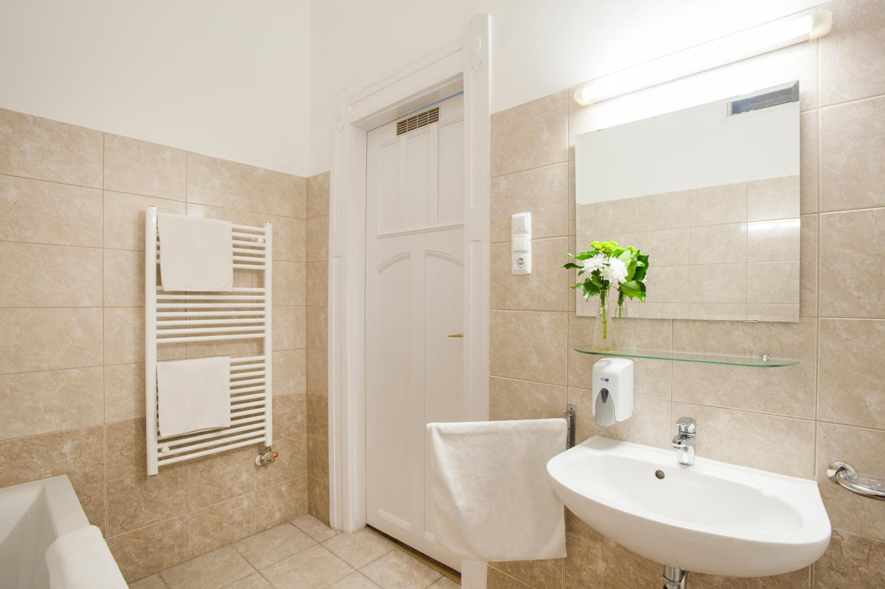 Superior Two-Bedroom Apartment - Photo 4