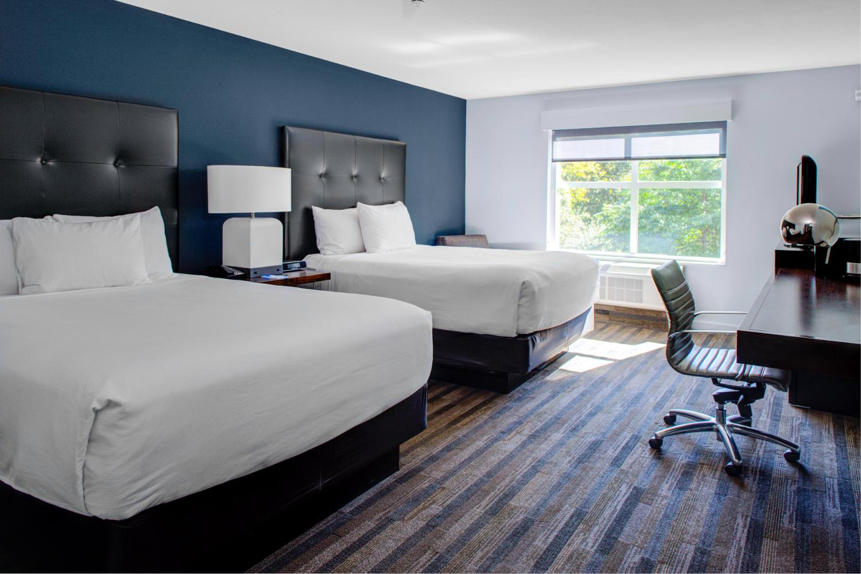 Queen Room with Two Queen Beds - Photo 6