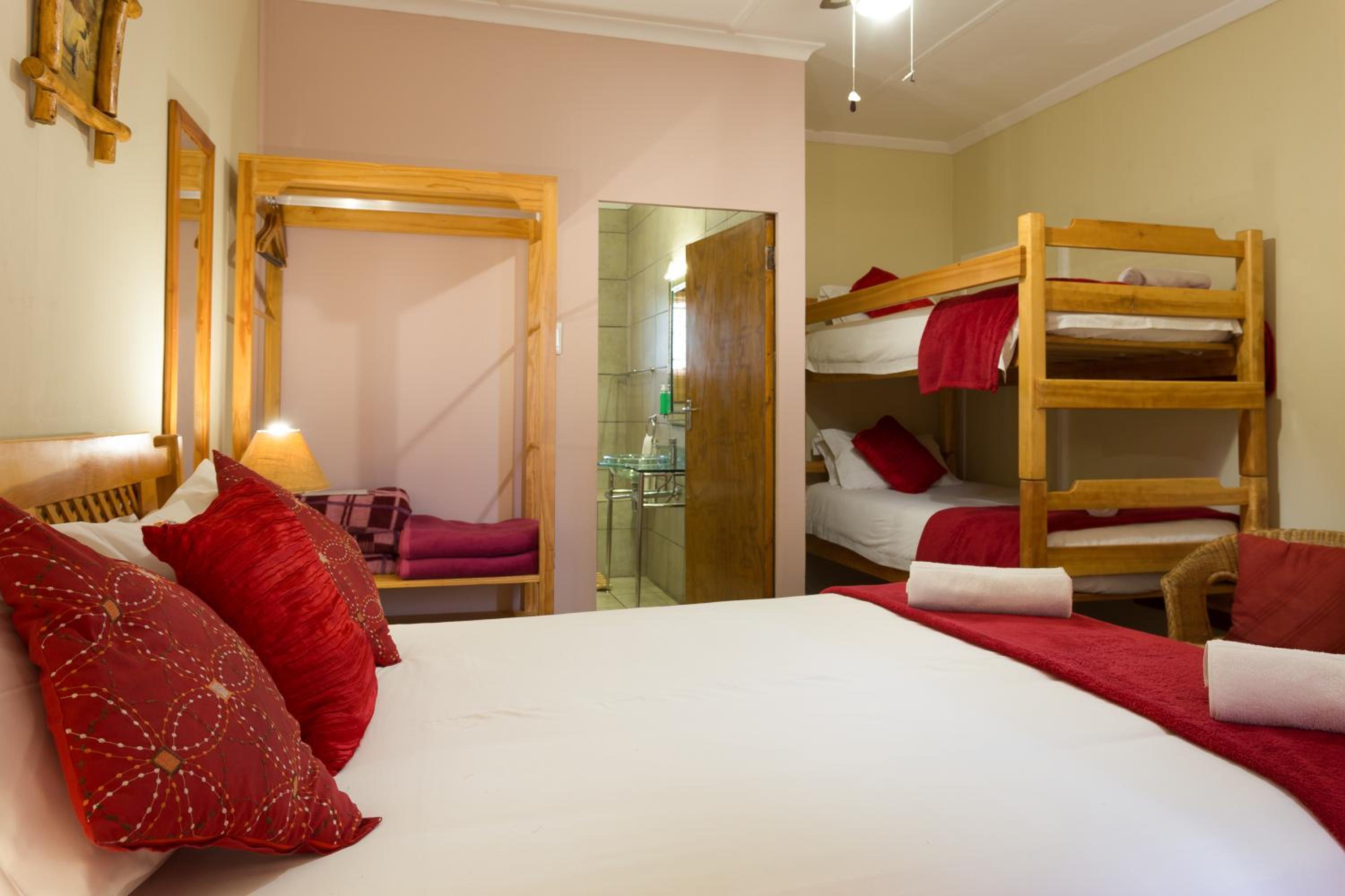 Queen Room with Garden View photo 3