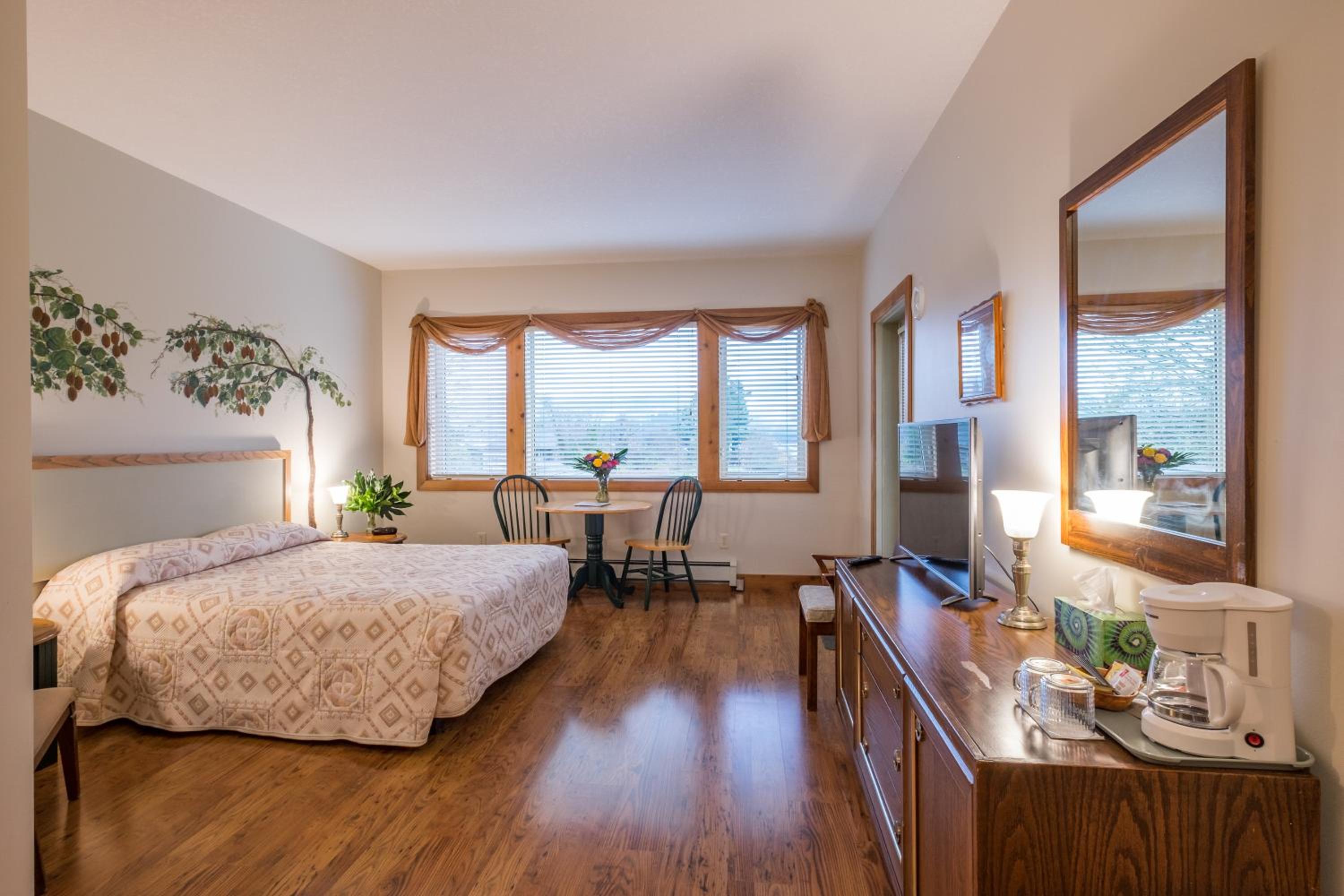 Deluxe Queen Room - Photo 6