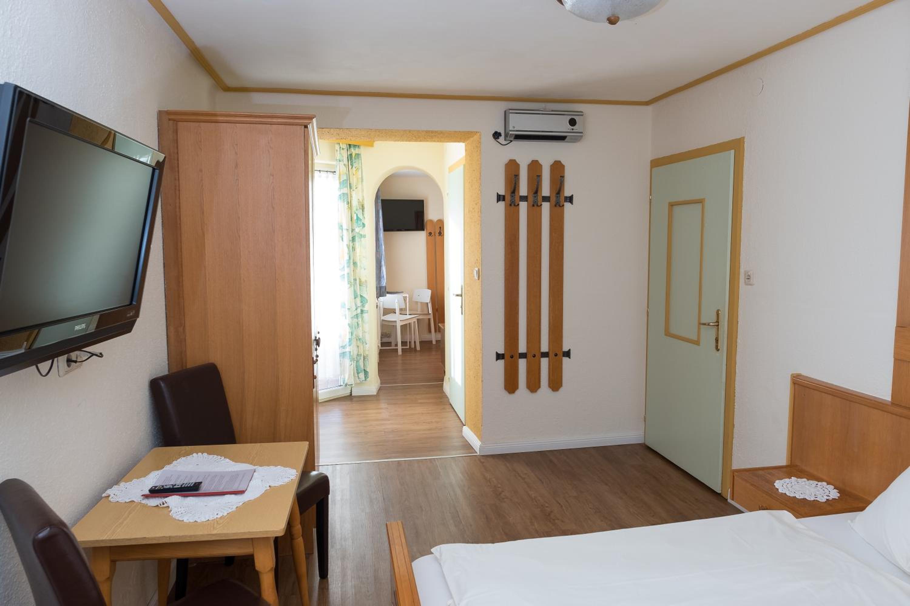 Quadruple Economy Apartment - Photo 1