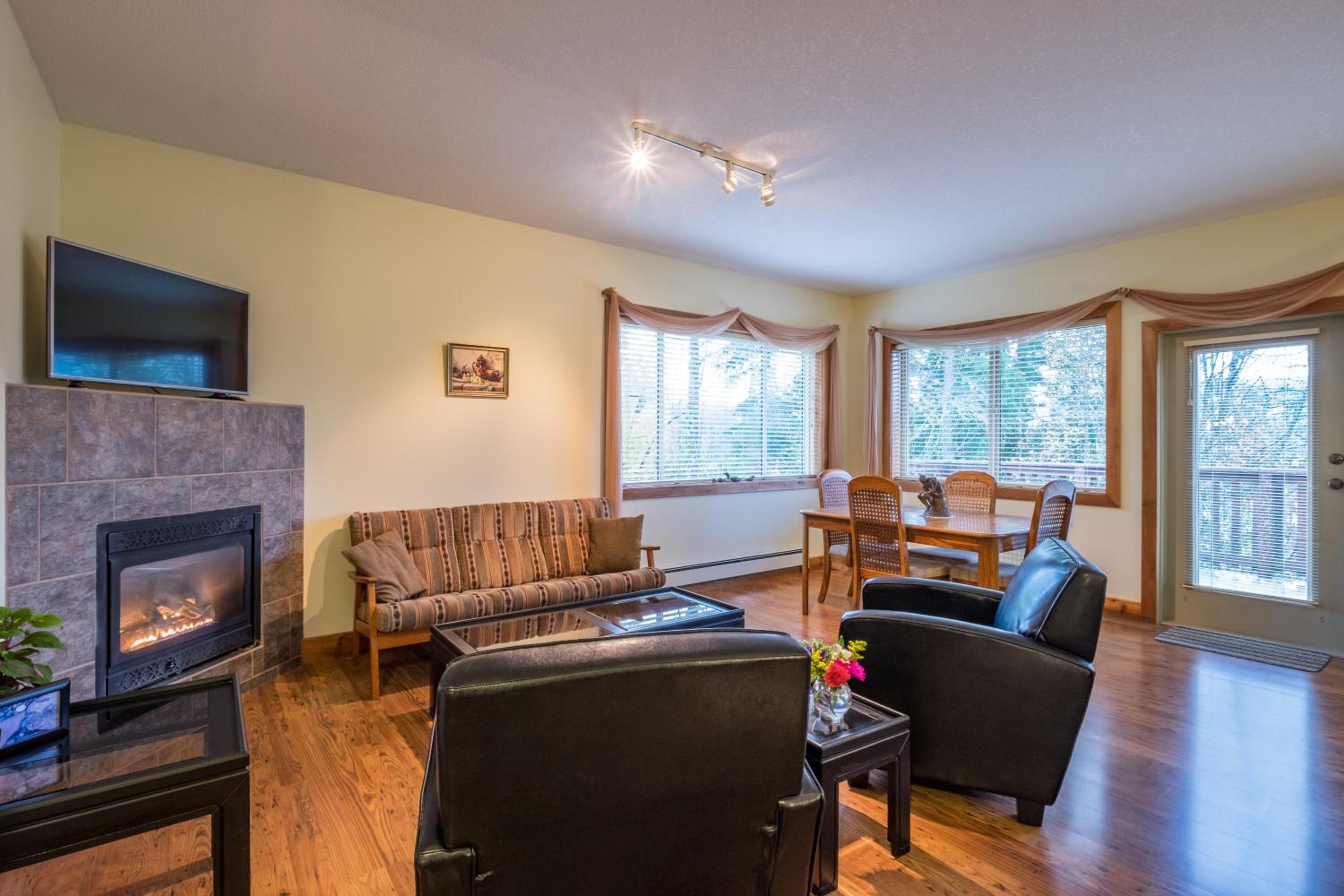 Two-Bedroom Suite with Ocean View - Photo 1