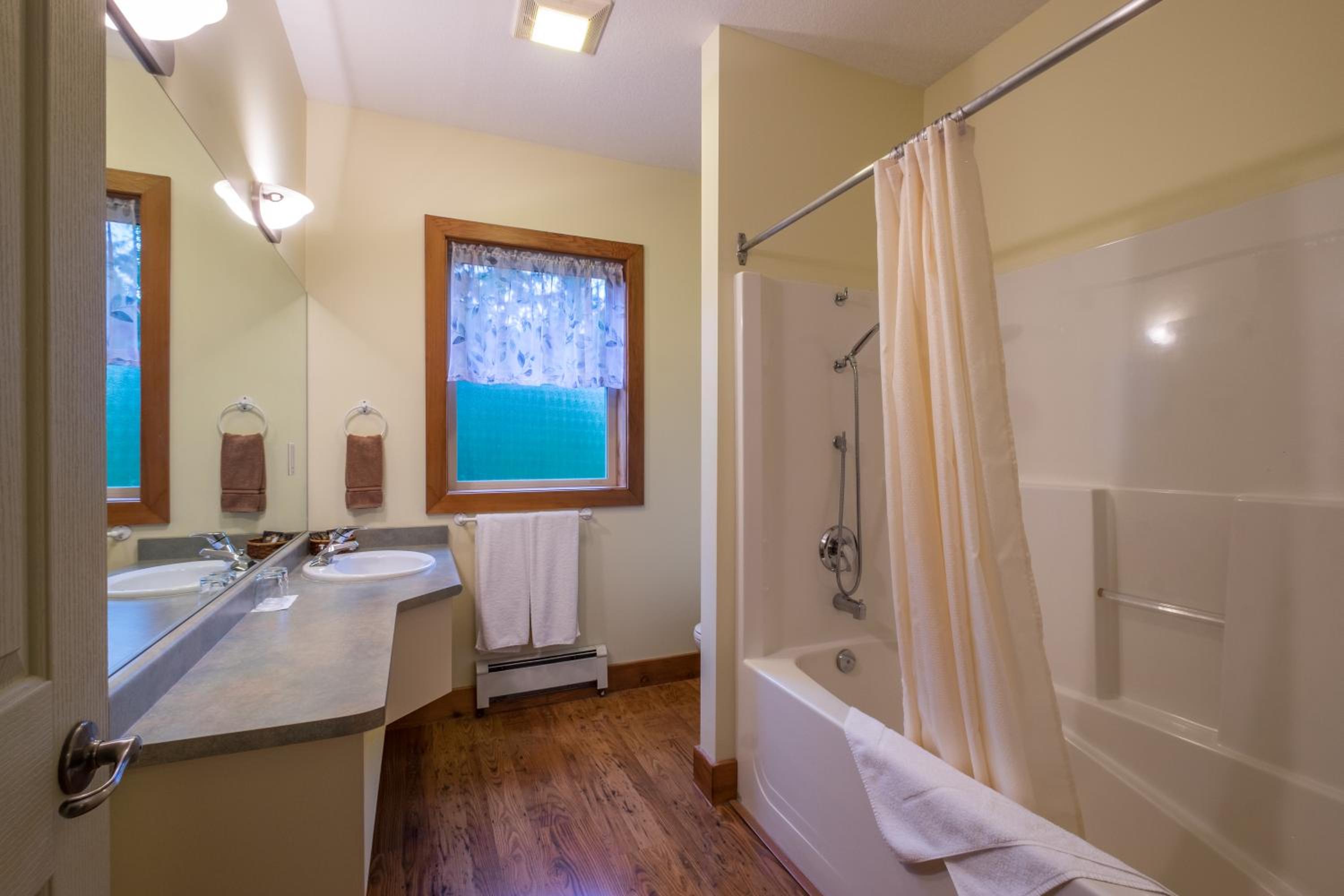 Two-Bedroom Suite with Ocean View - Photo 5