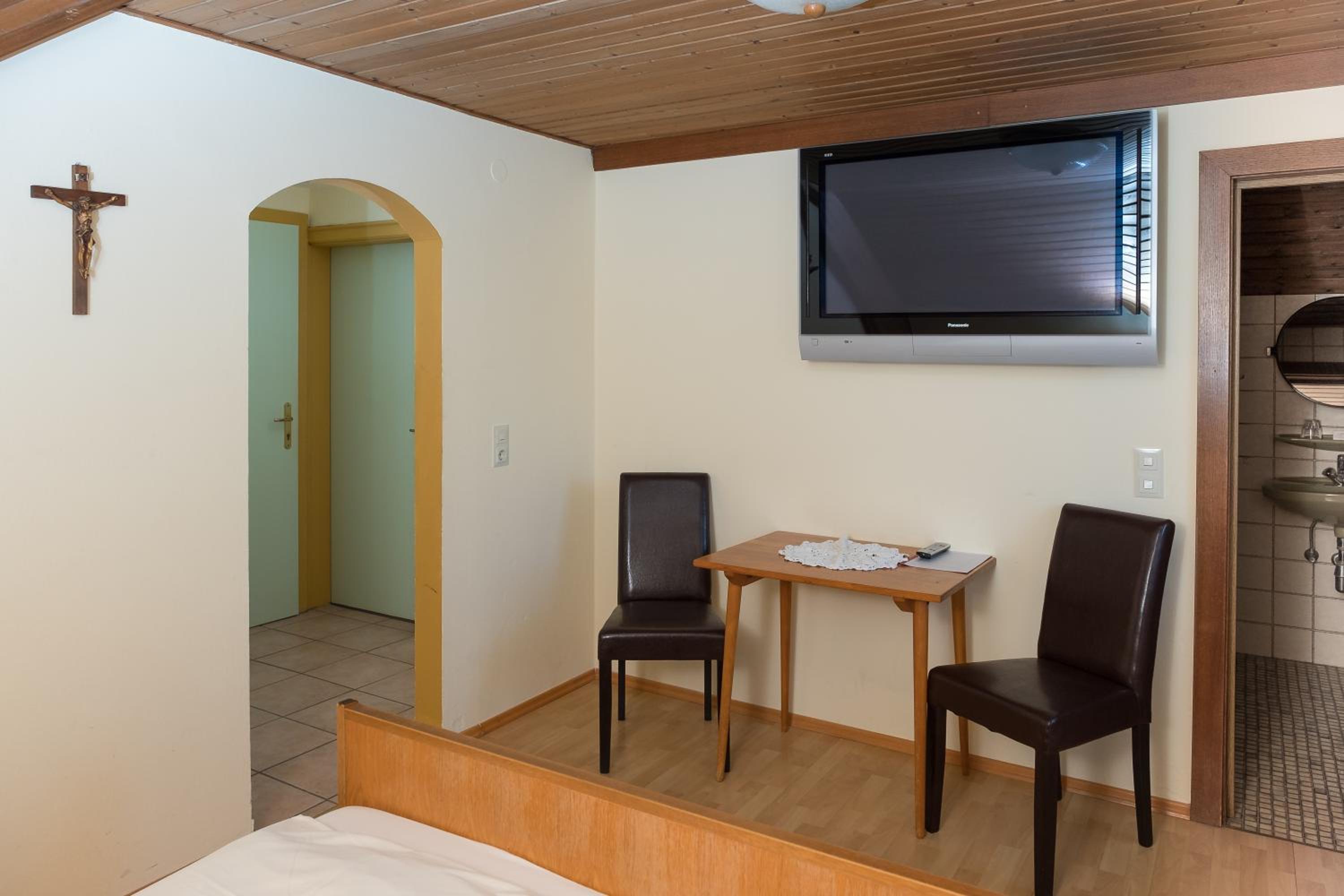 Quadruple Economy Apartment - Photo 7