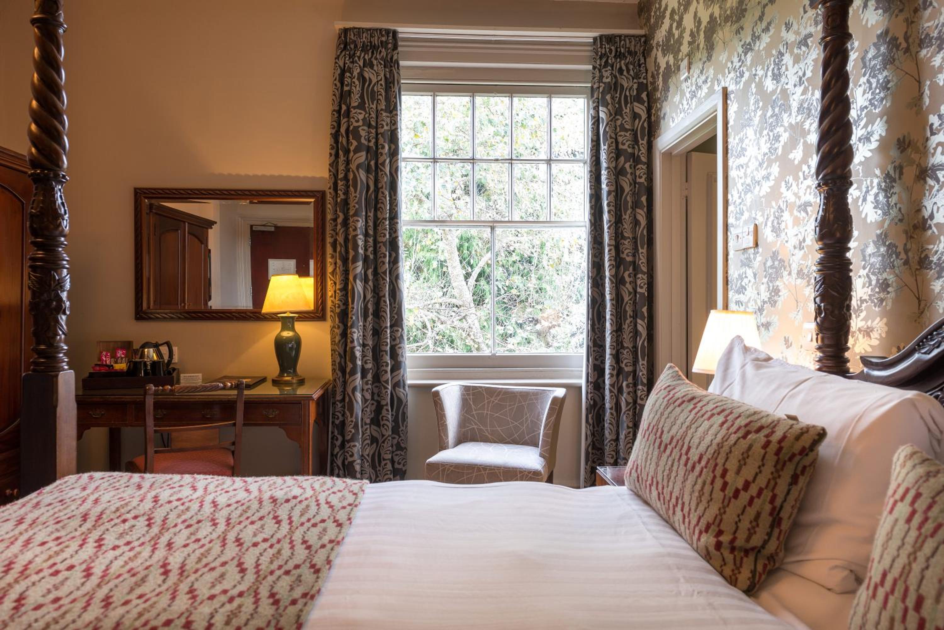 Double Room with Four Poster Bed - Photo 4