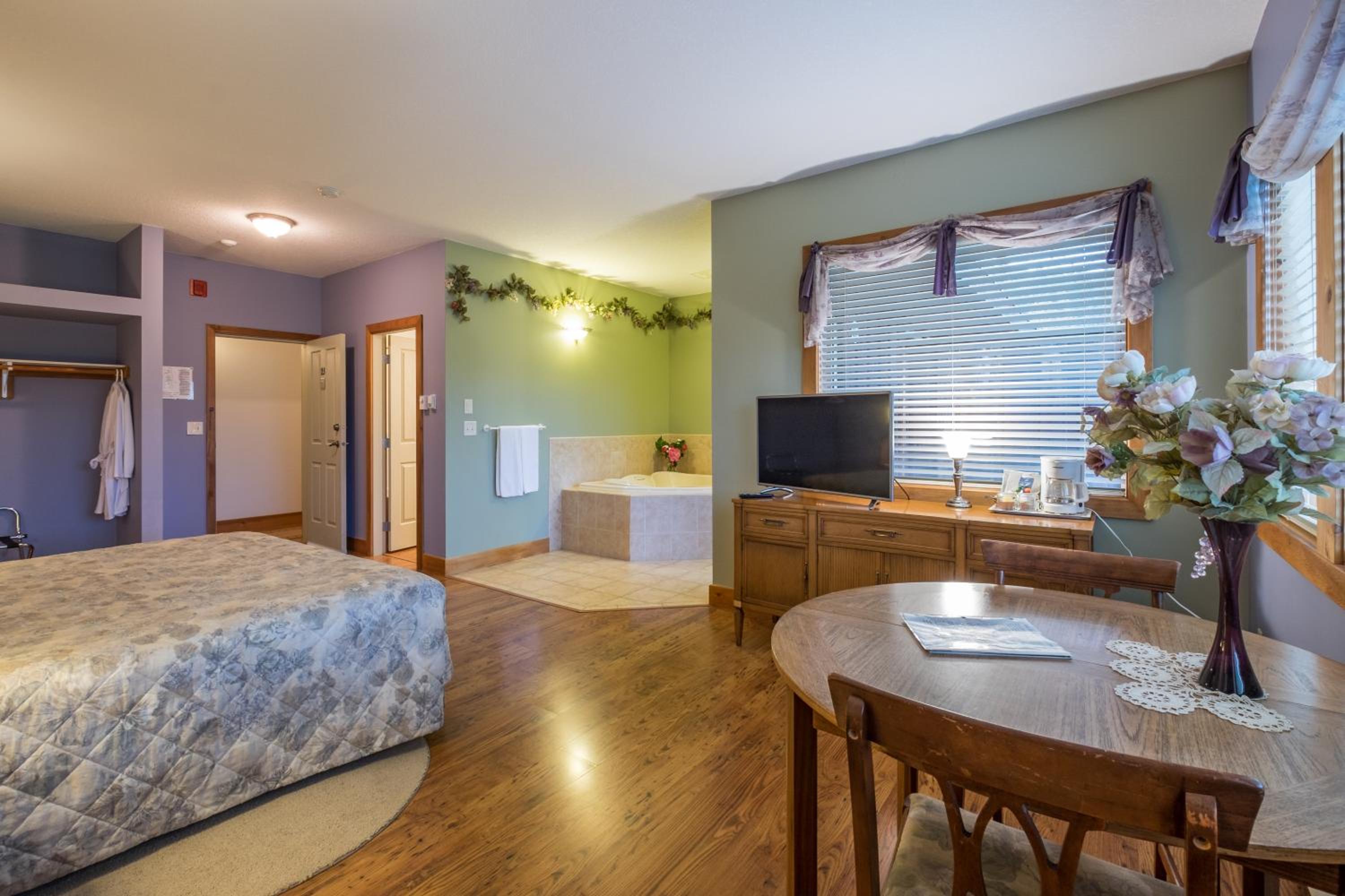 Superior King Room - Photo 5