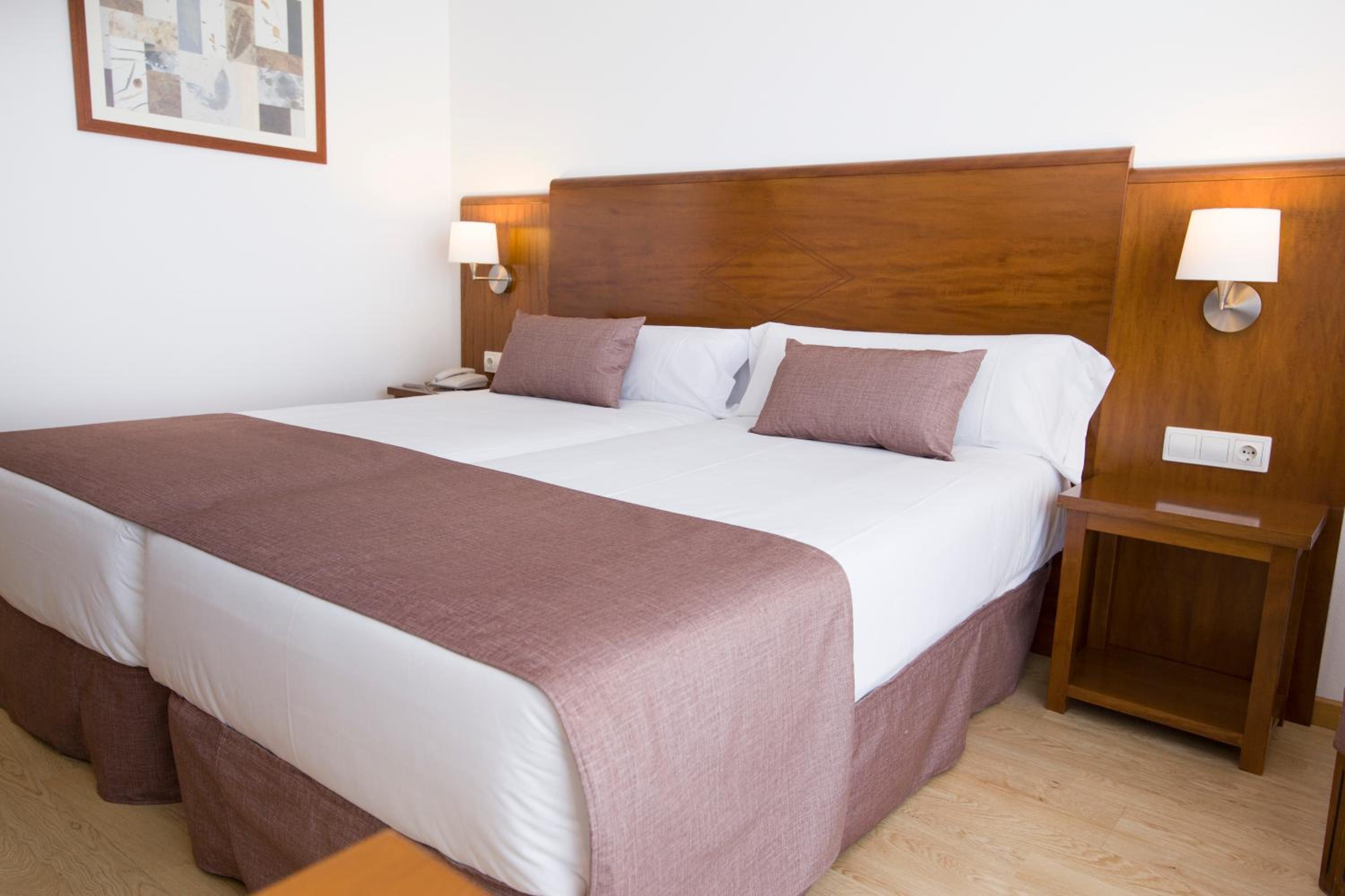 Double or Twin Room - Photo 5