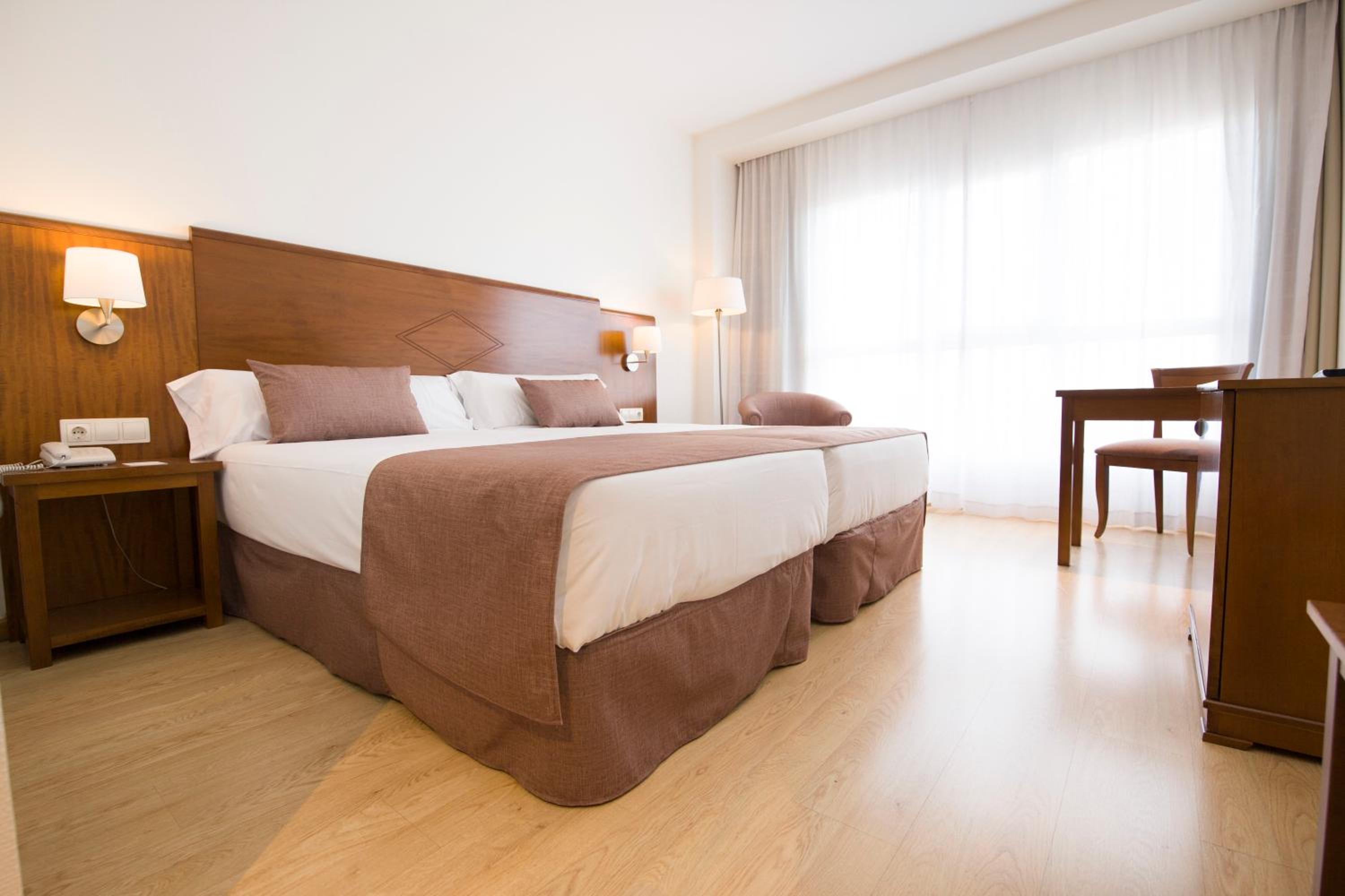 Double or Twin Room - Photo 4