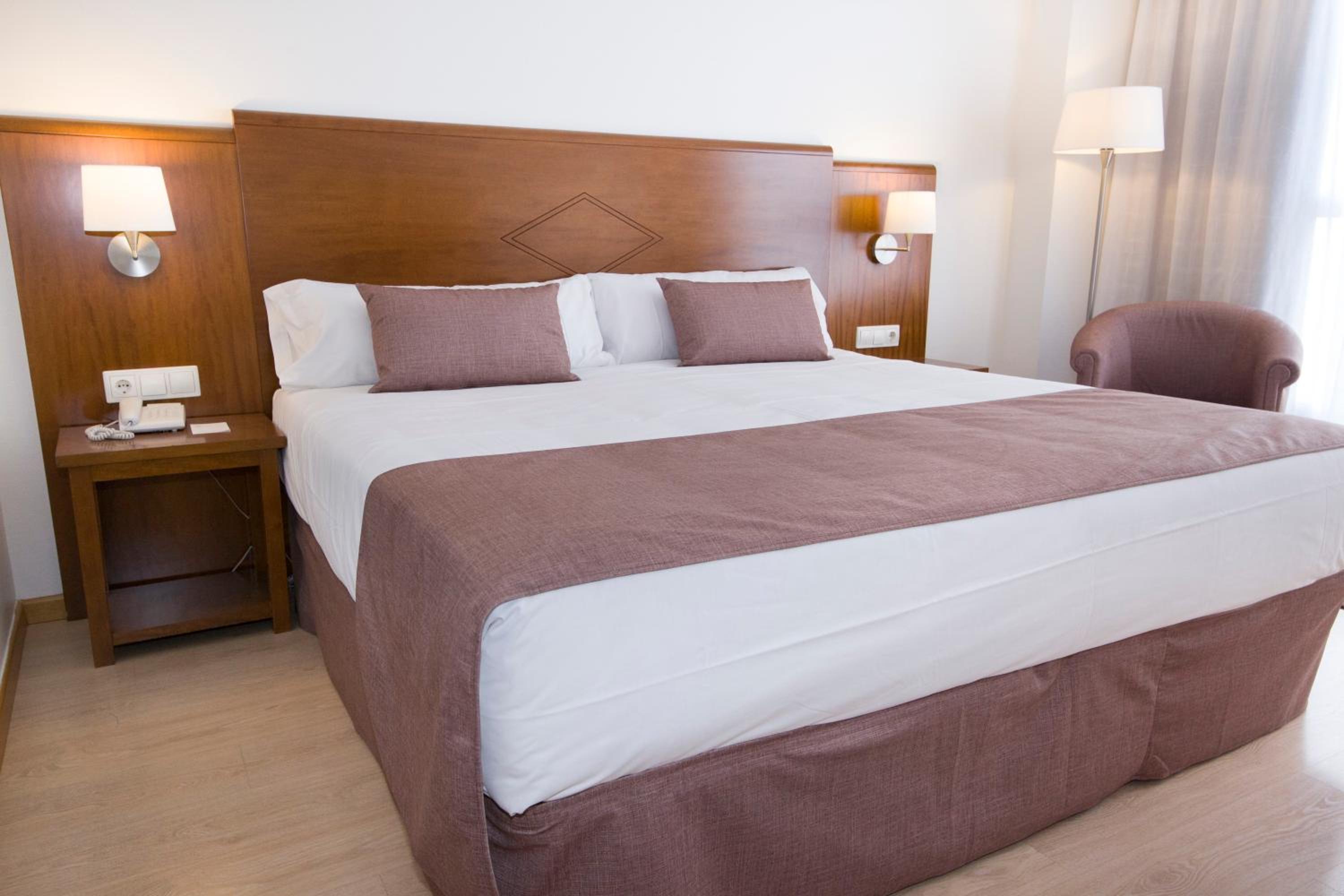 Double or Twin Room - Photo 3