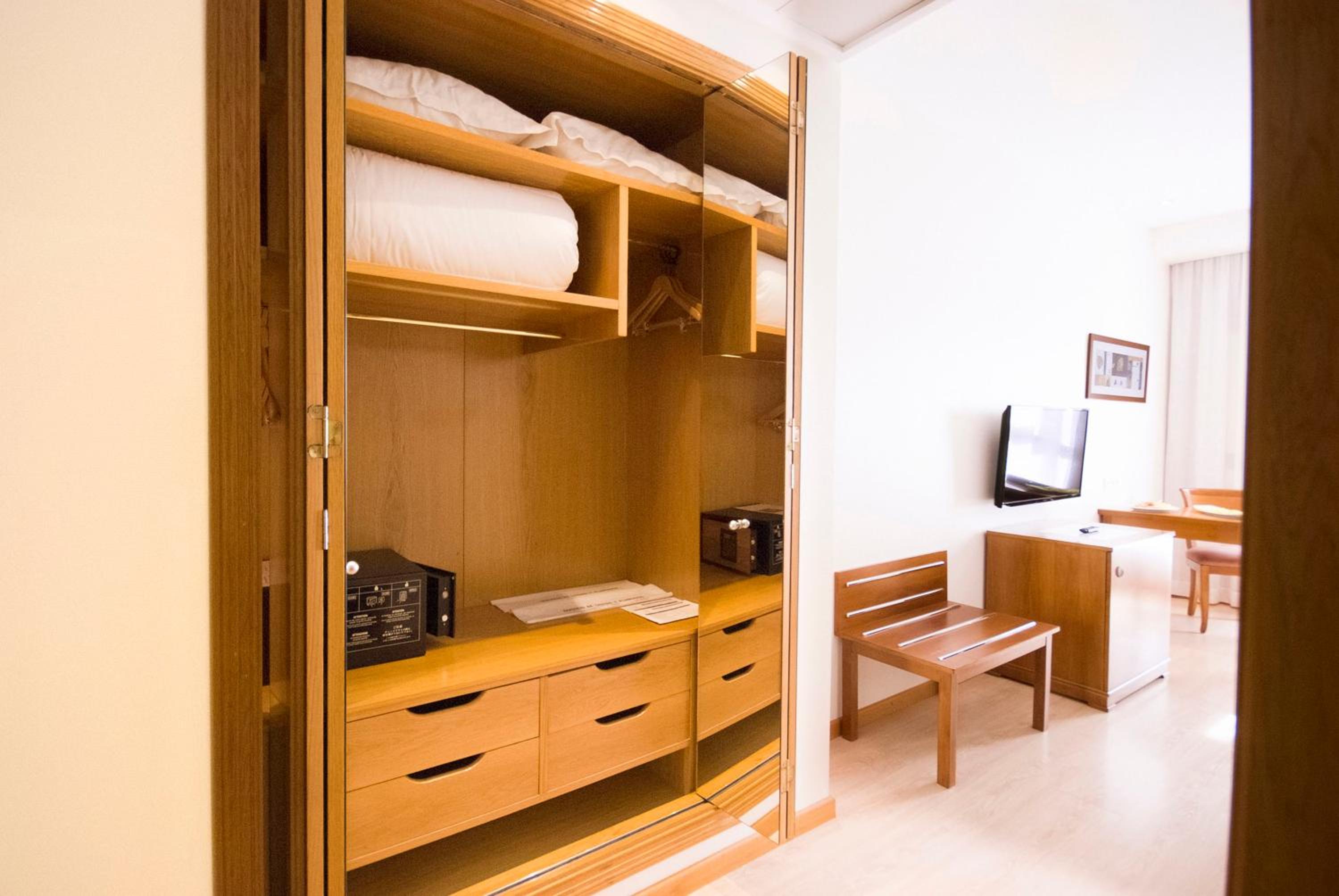 Double or Twin Room - Photo 6