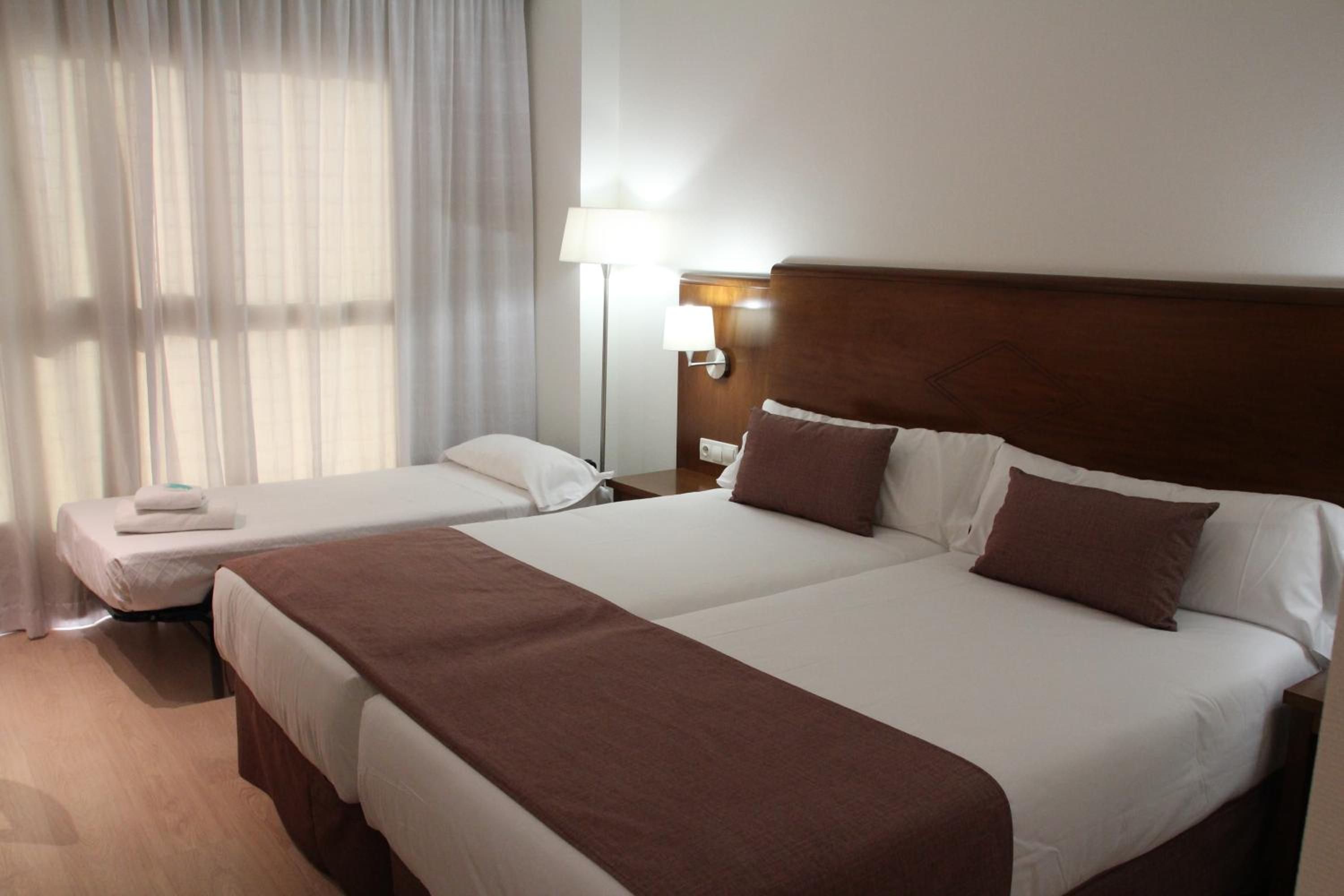 Triple Room - Photo 6