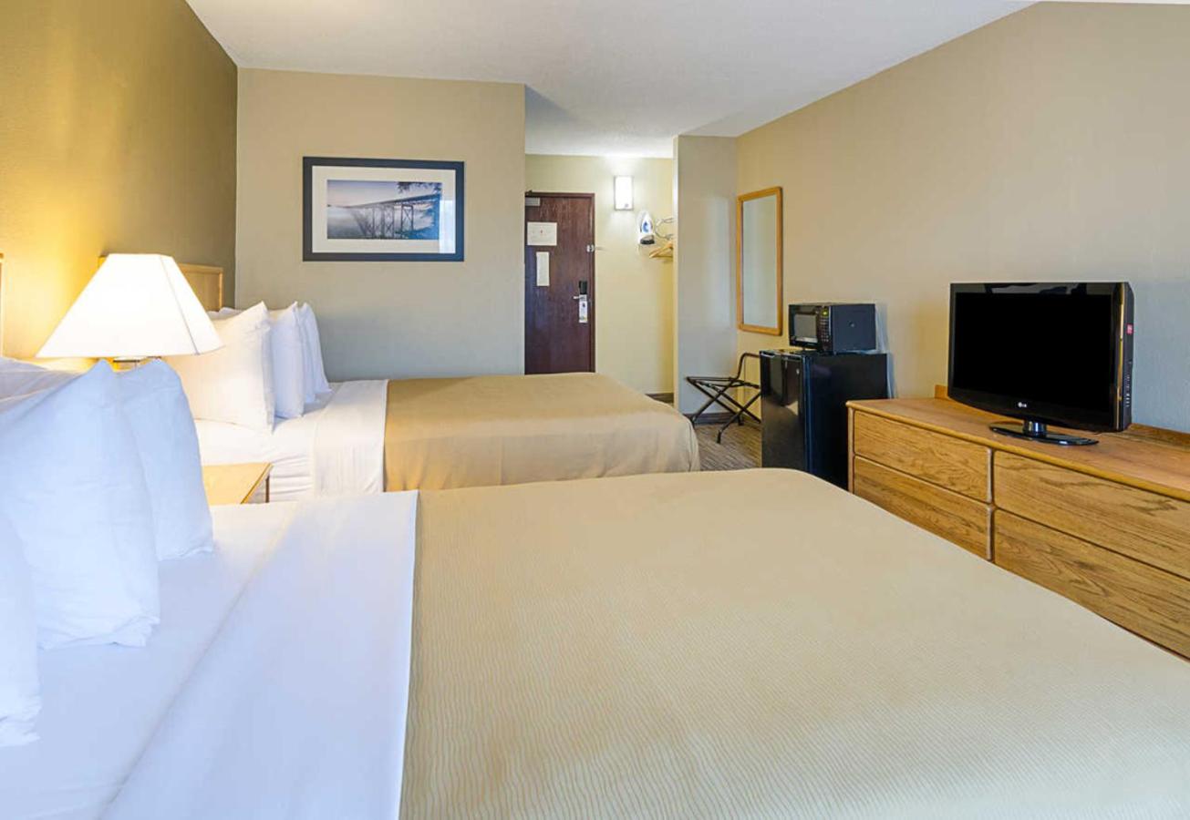 Double Room with Two Double Beds - Non-Smoking photo 3