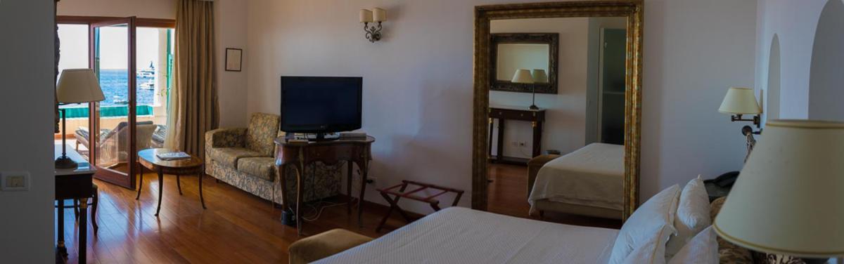 Superior Double Room with Sea View - Photo 12