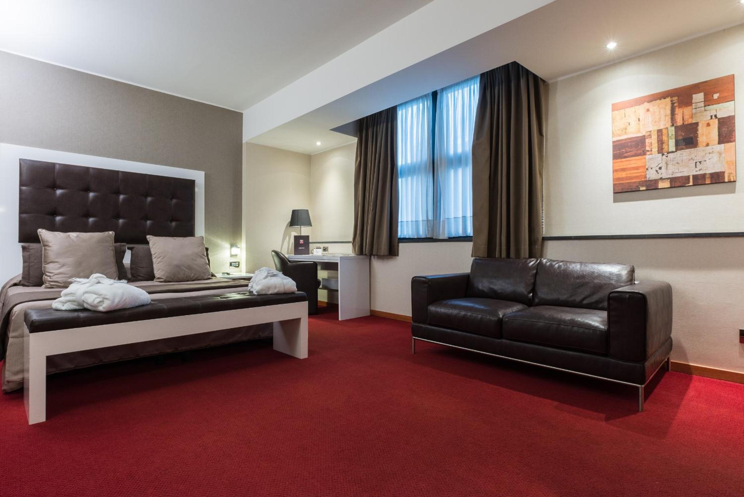 Double or Twin Room thumbnail 5