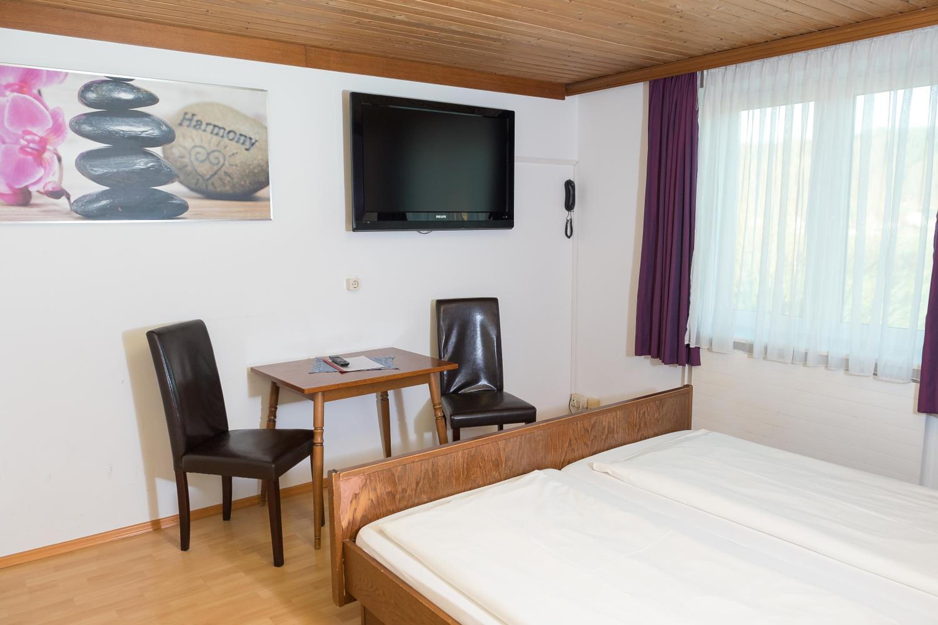 Standard Double Room - Photo 17