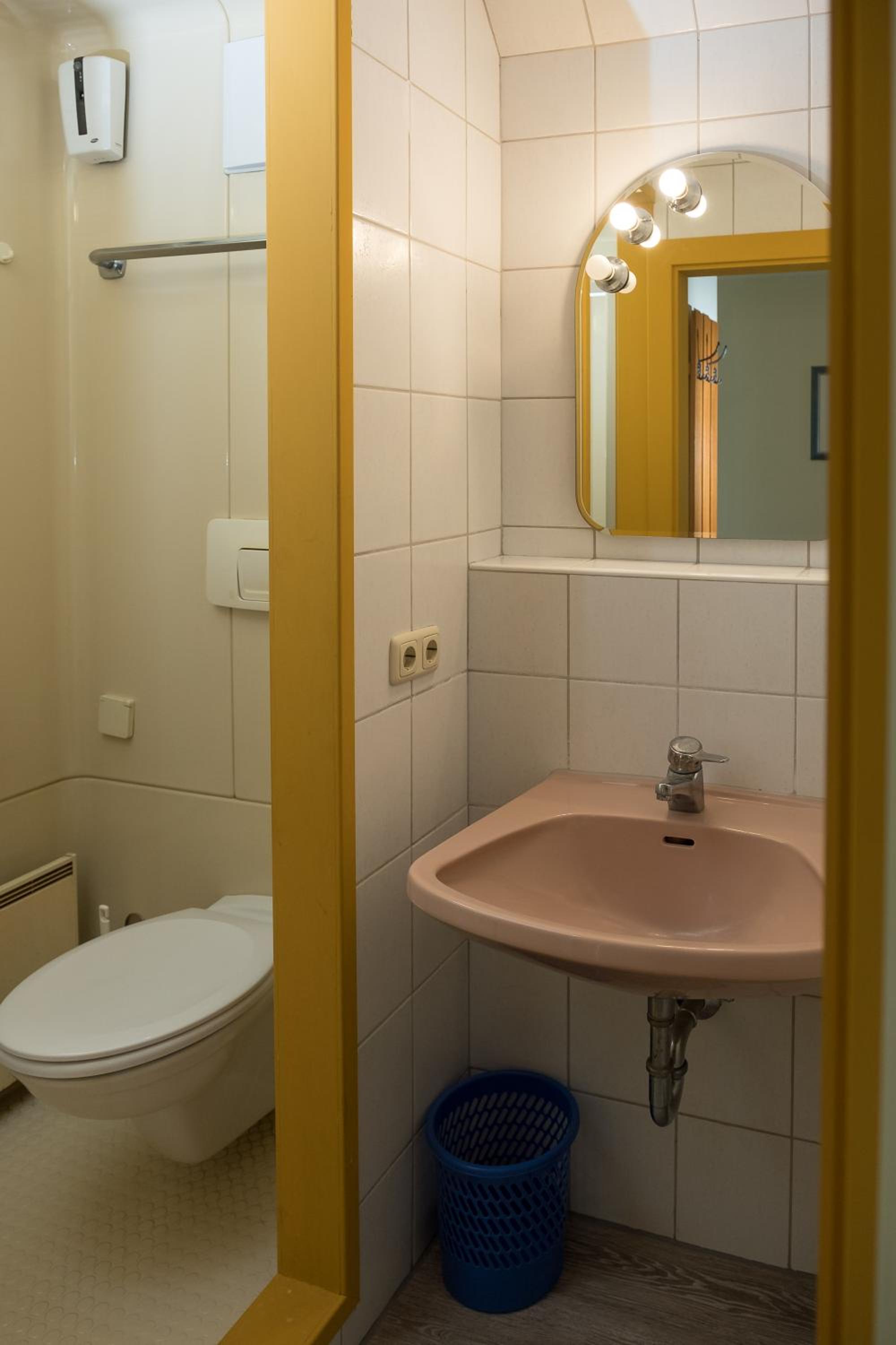 Standard Double Room - Photo 14