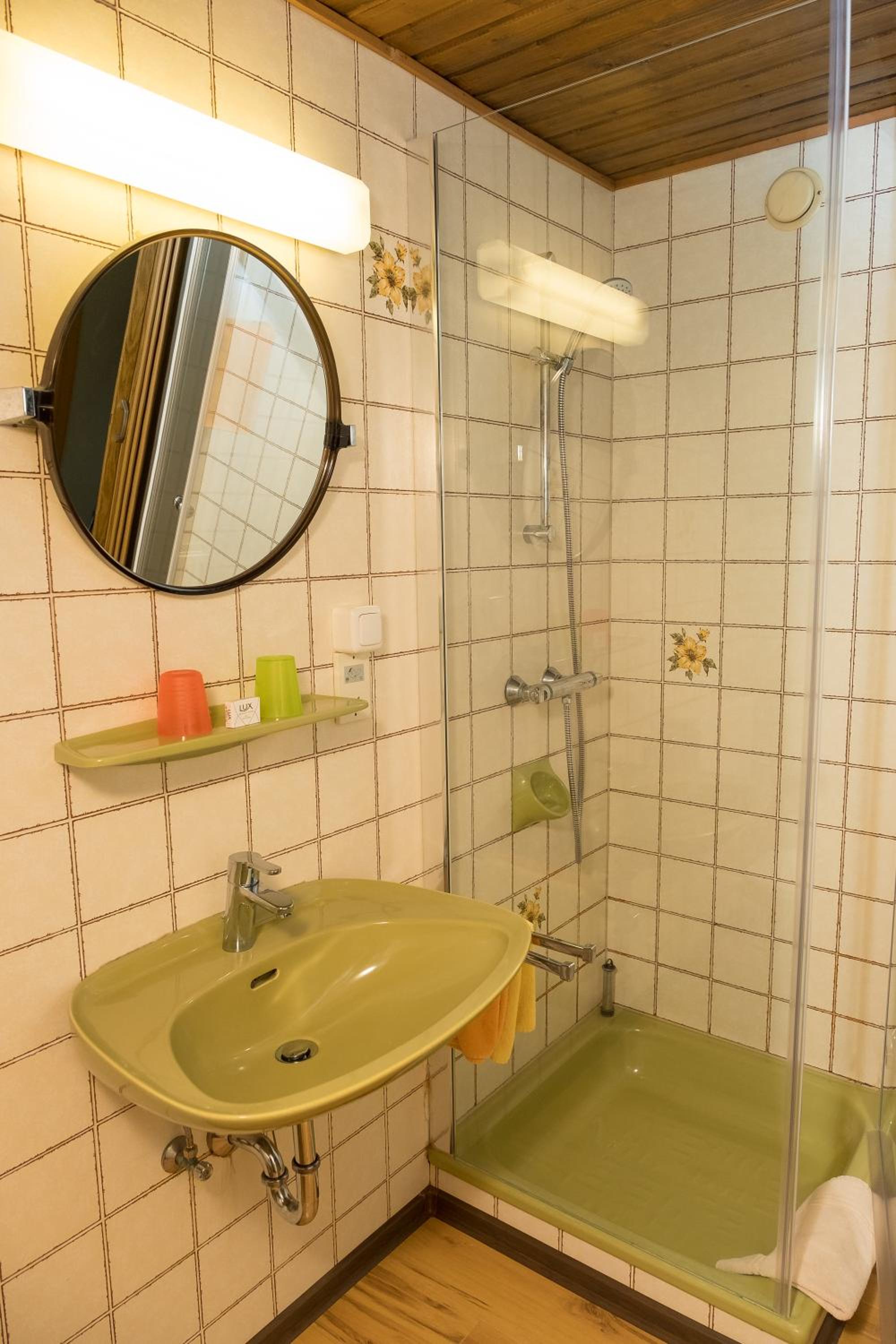 Standard Double Room - Photo 16