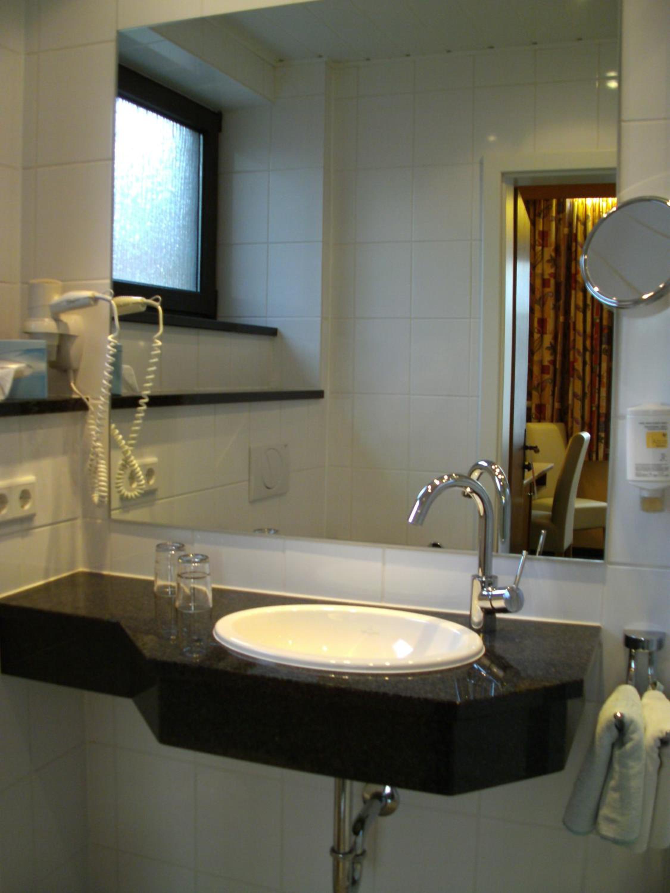 Standard Double Room - Photo 4