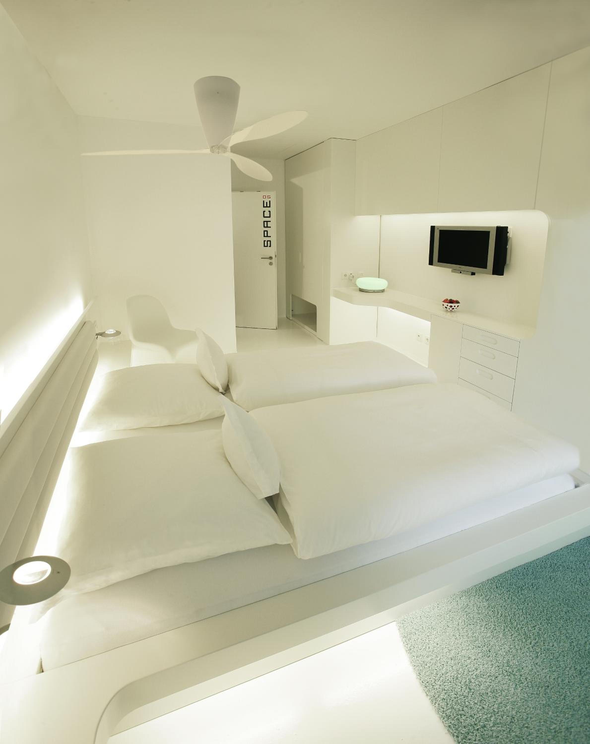Double Room Space - Photo 1