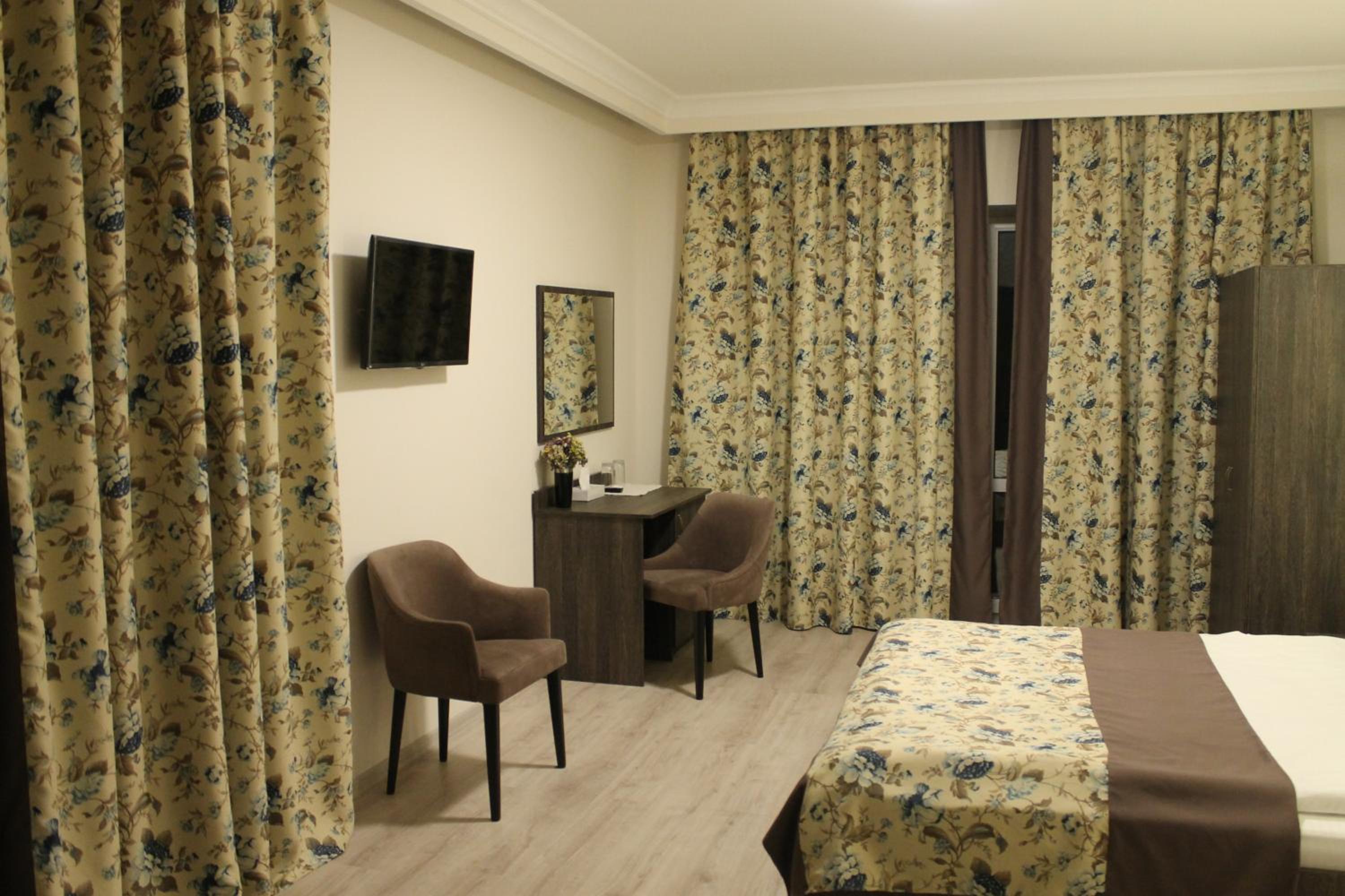 Junior Suite with Garden View