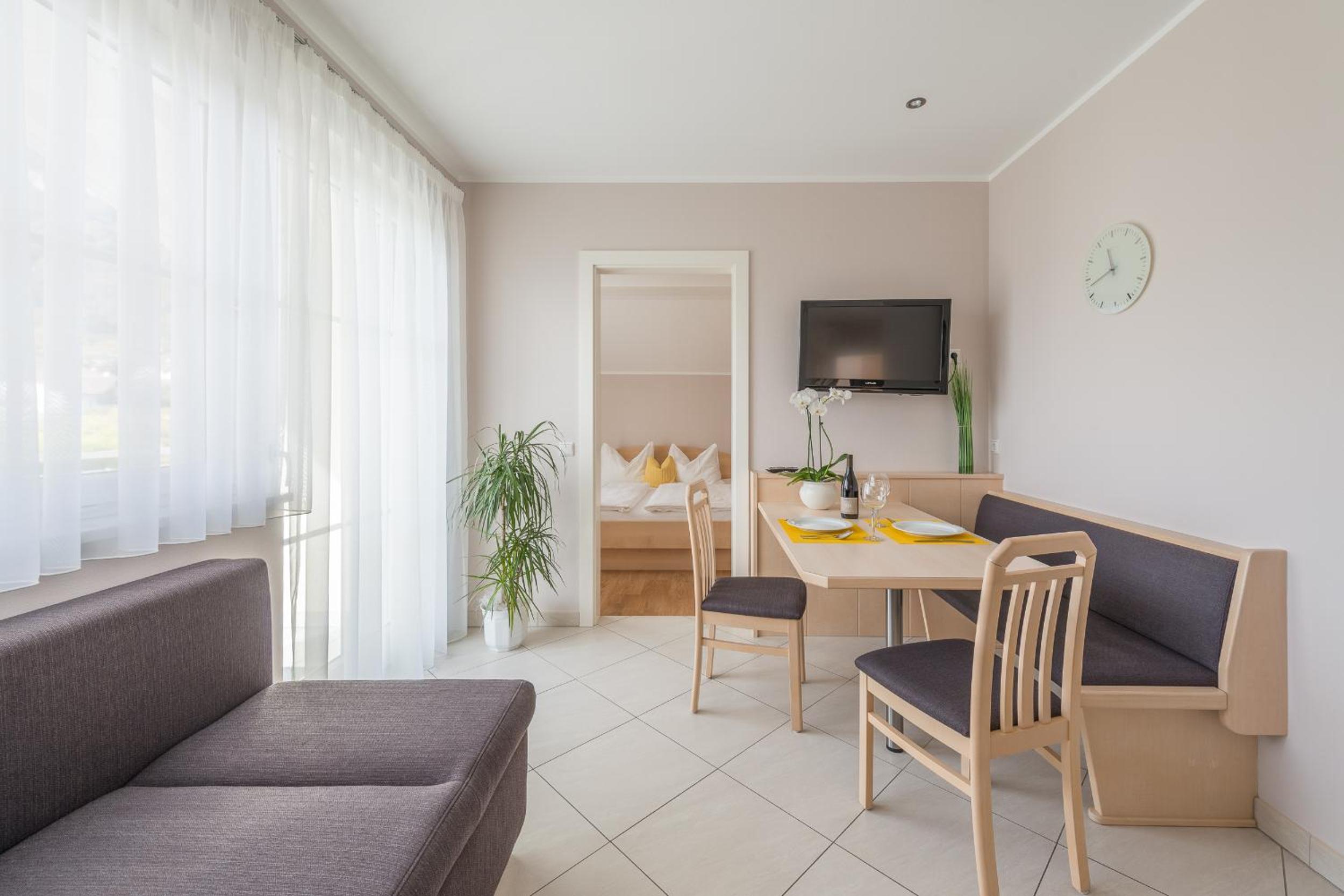 One-Bedroom Apartment with Garden photo 3