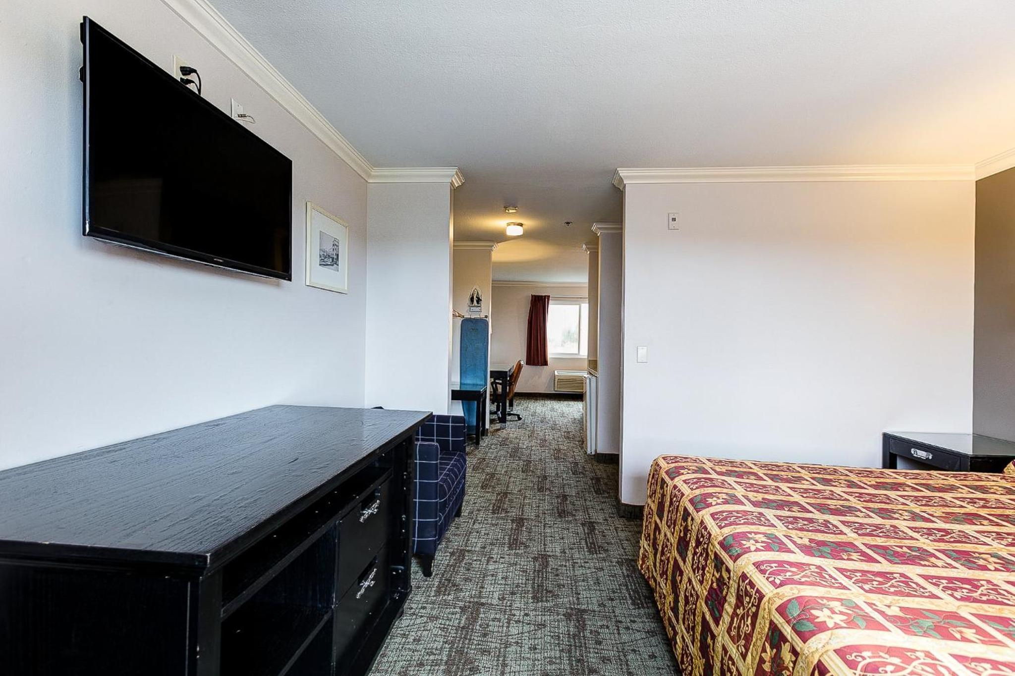 Deluxe Queen Room with Two Queen Beds - Non-Smoking - Photo 1