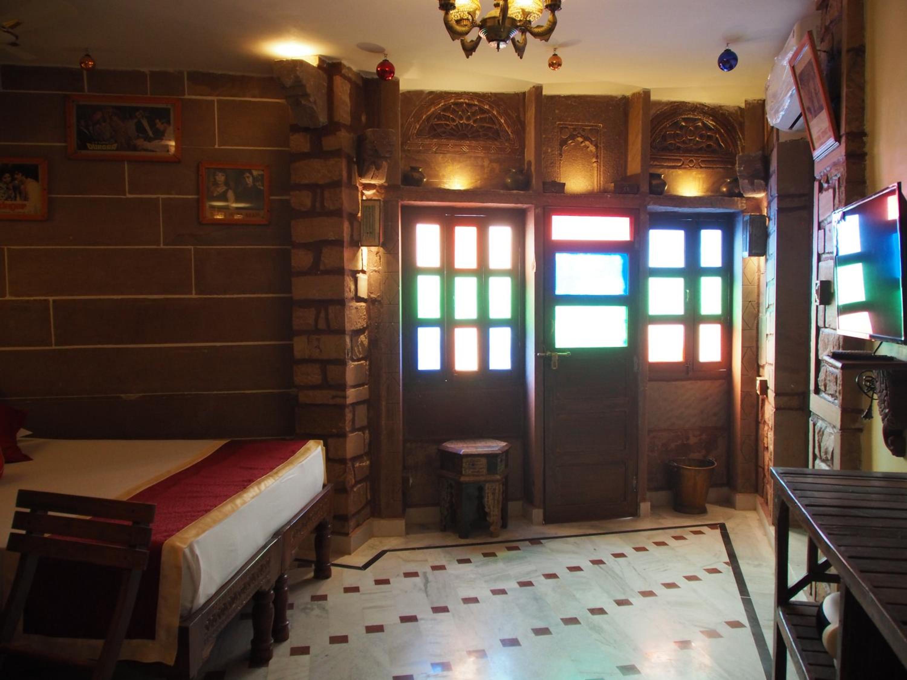 Junior Suite with Balcony - Photo 3