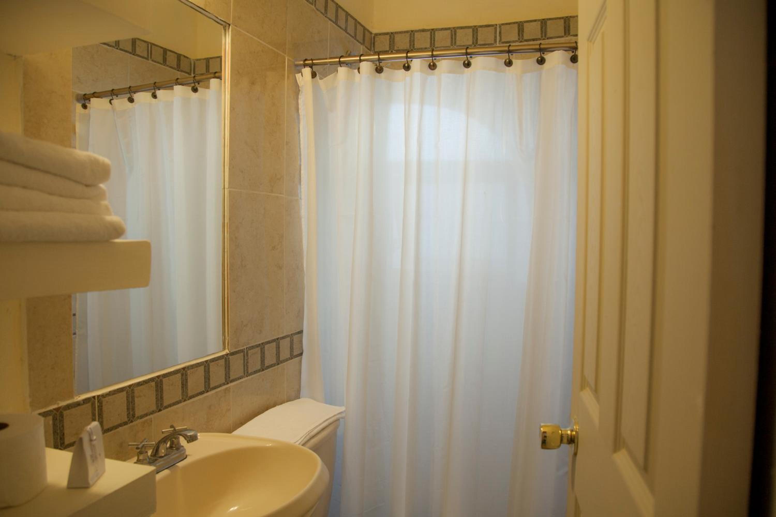 Double Room With Two Double Beds photo 3