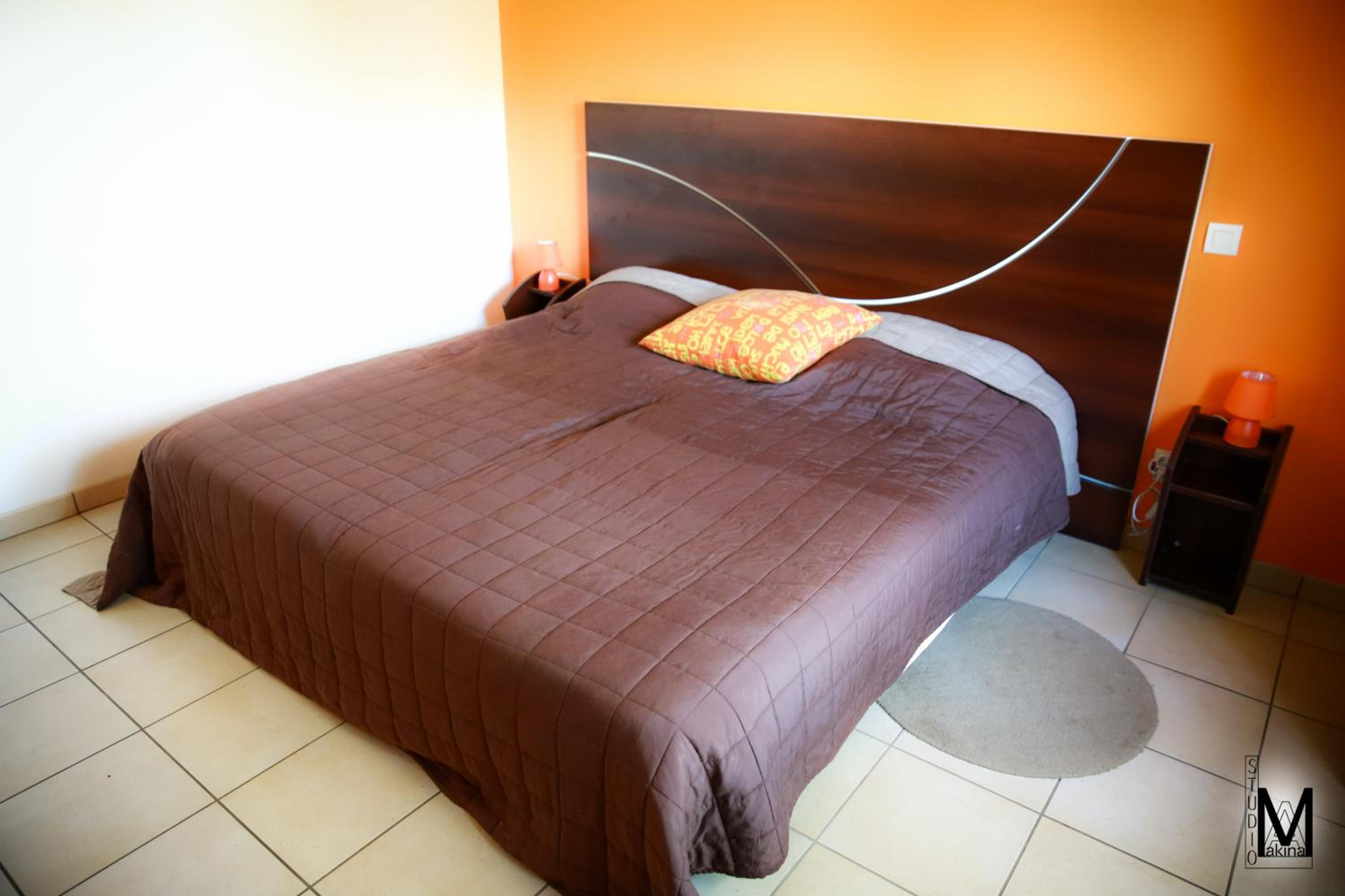 Studio Apartment - Photo 1
