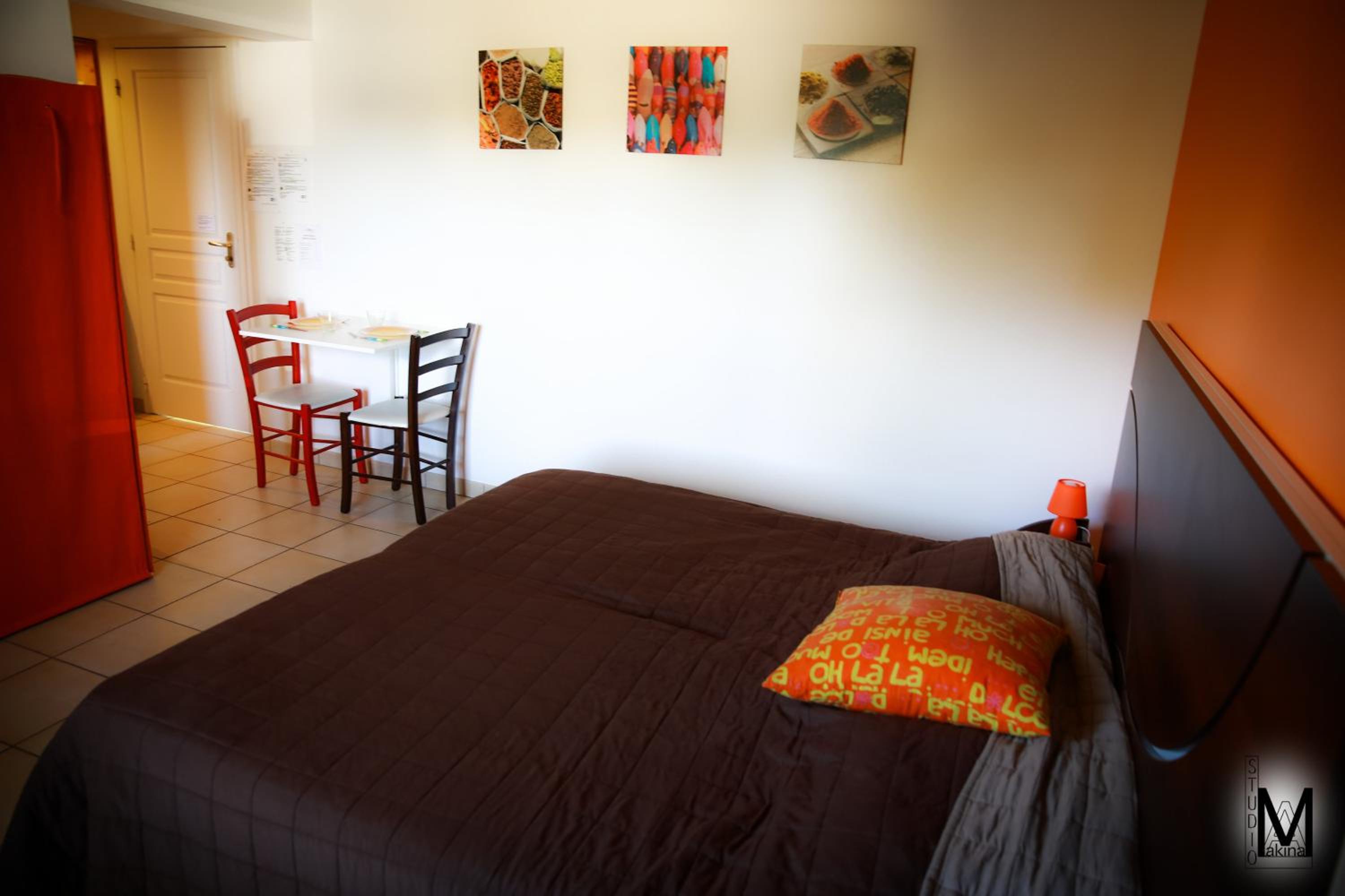 Studio Apartment - Photo 2