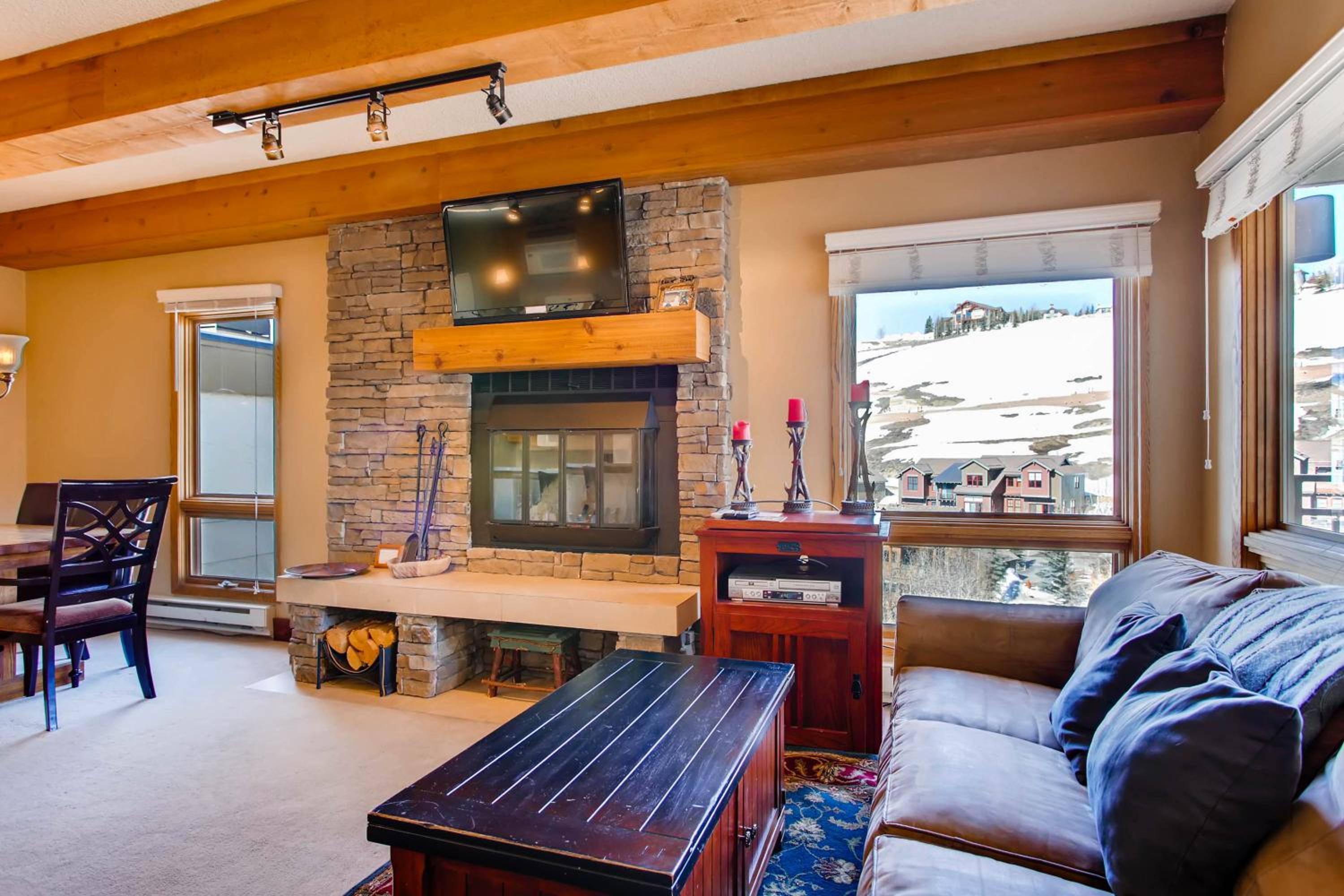 Plaza 2 Bedroom 2 Bath 4 Peak