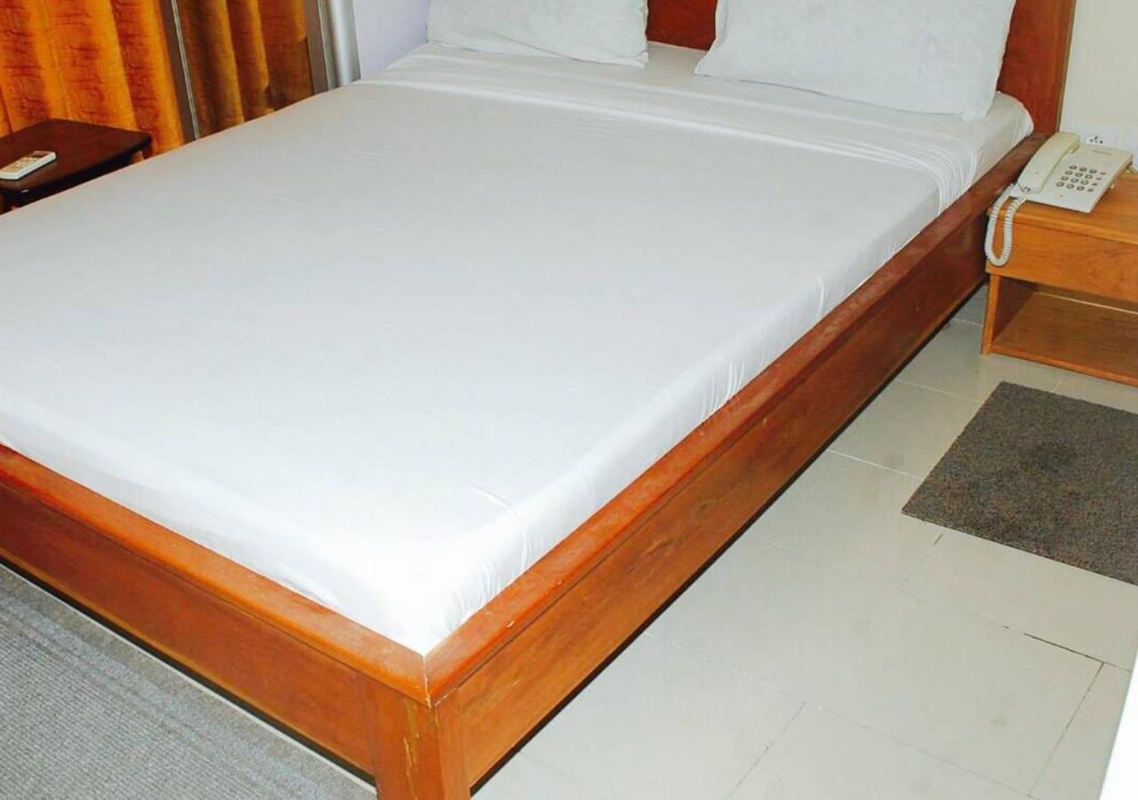 Bed & Sleeping Area